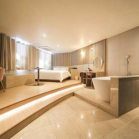 Suite with City View photo 2