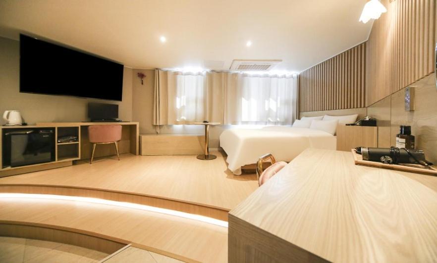 Suite with City View photo 1