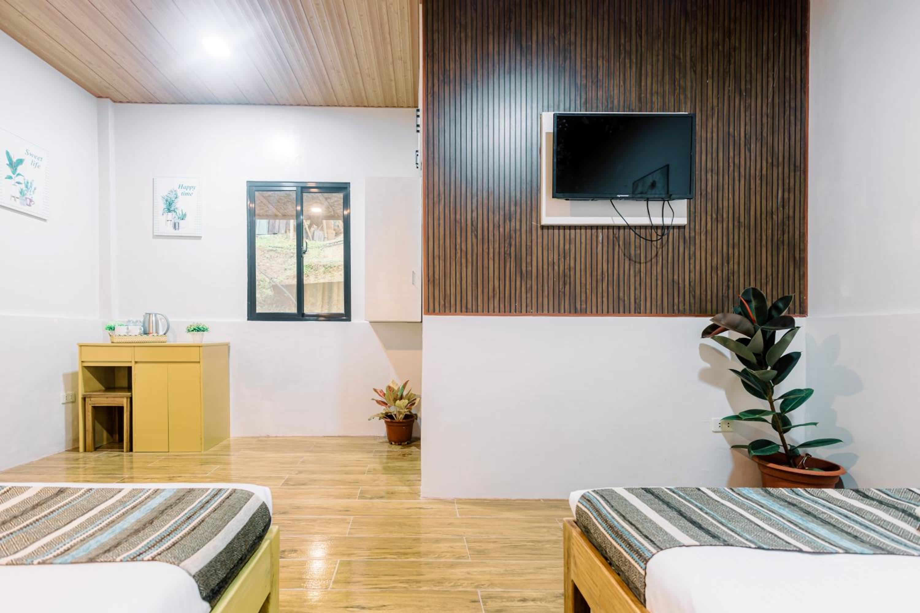Family Room with Balcony photo 1