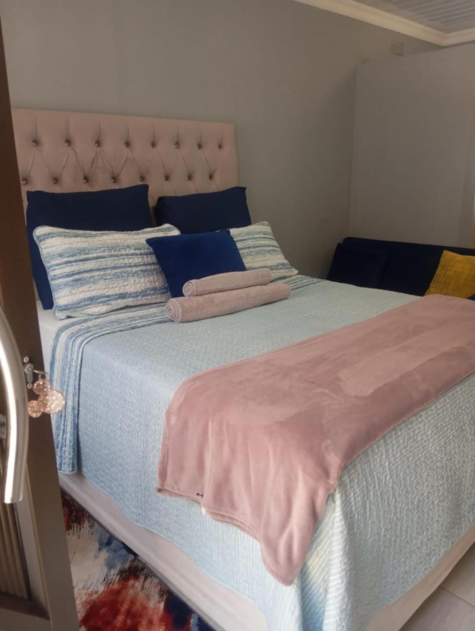 Deluxe Double Room with Bath photo 2