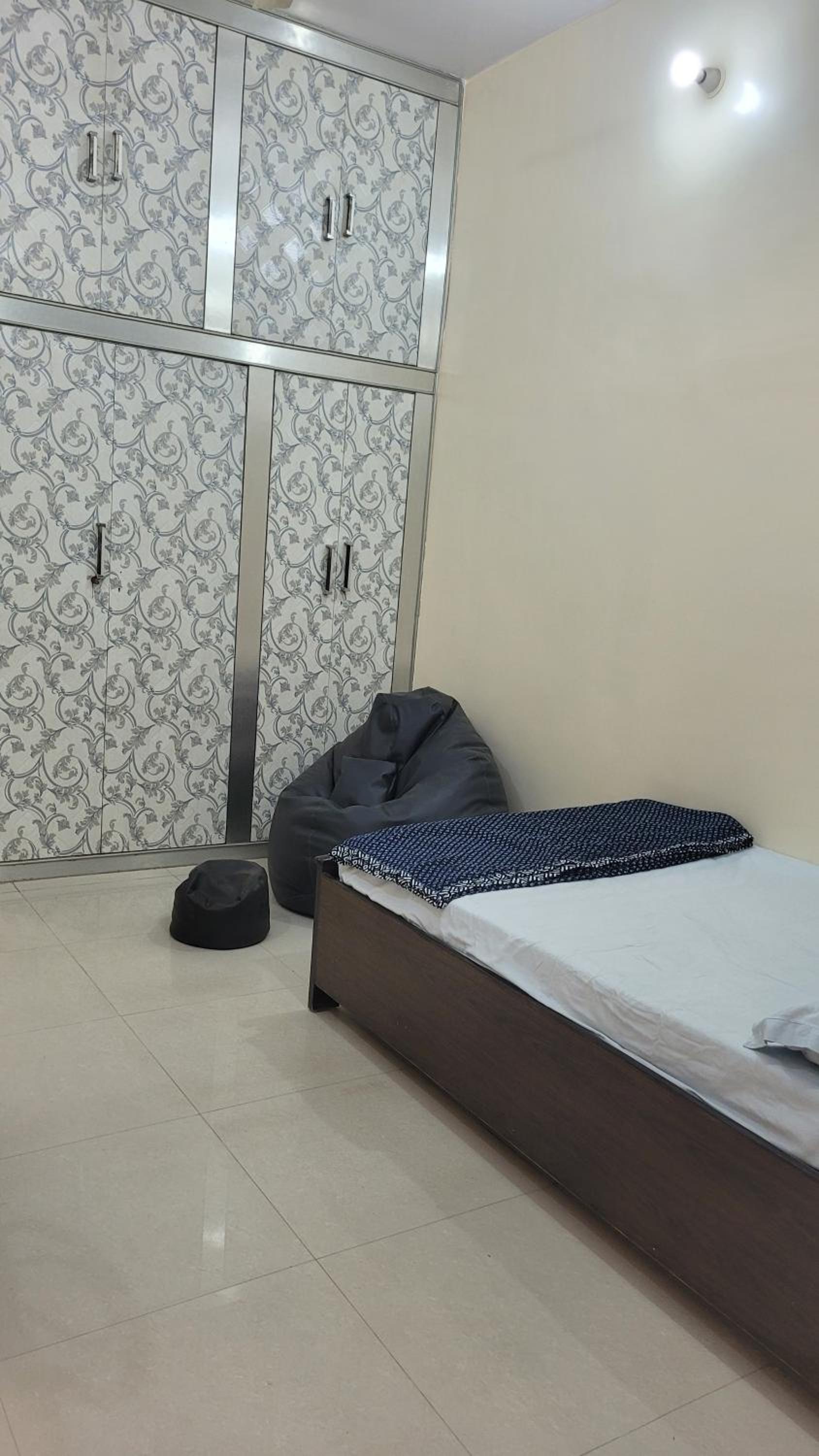 Single Room photo 3