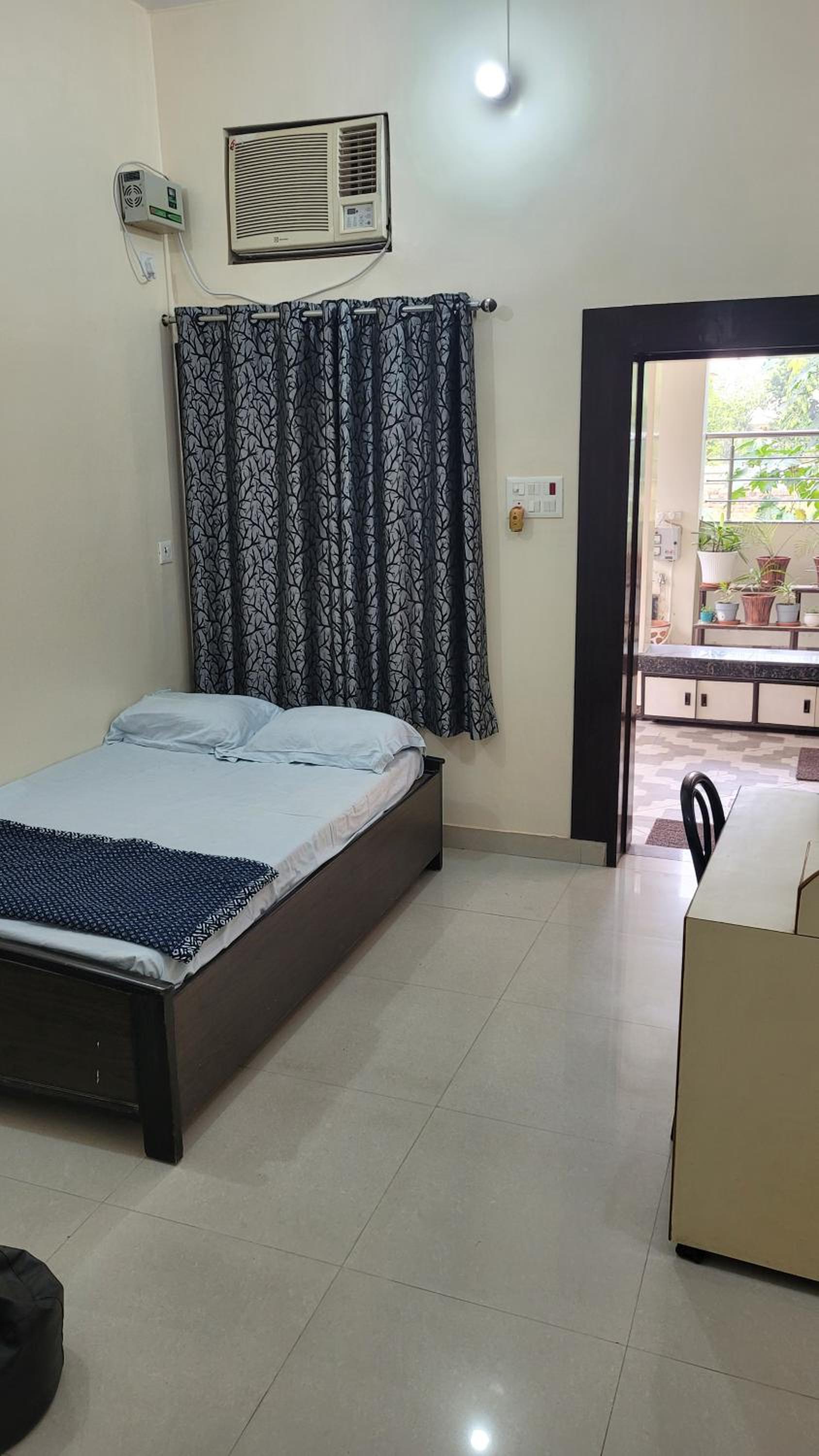 Single Room photo 2