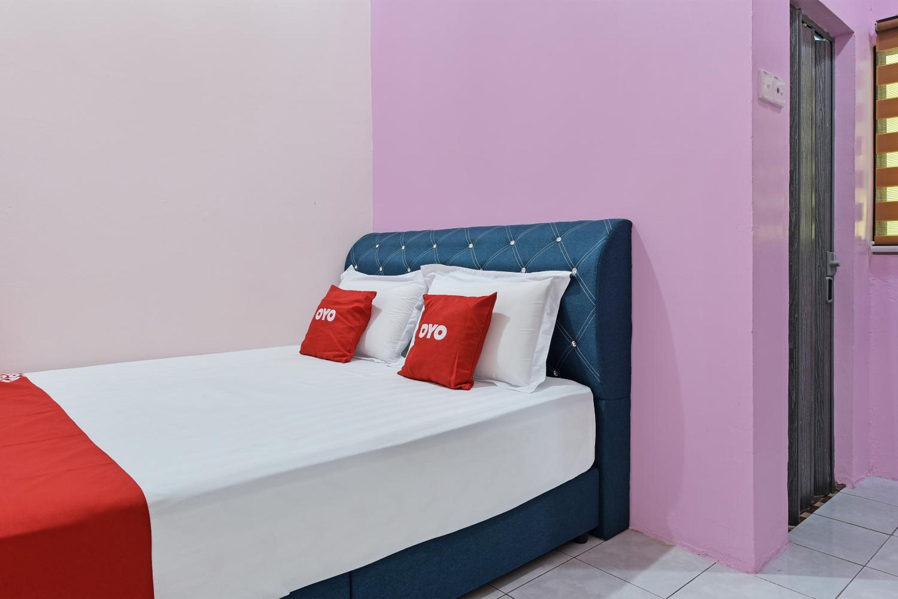 Deluxe Queen Room - Photo 2