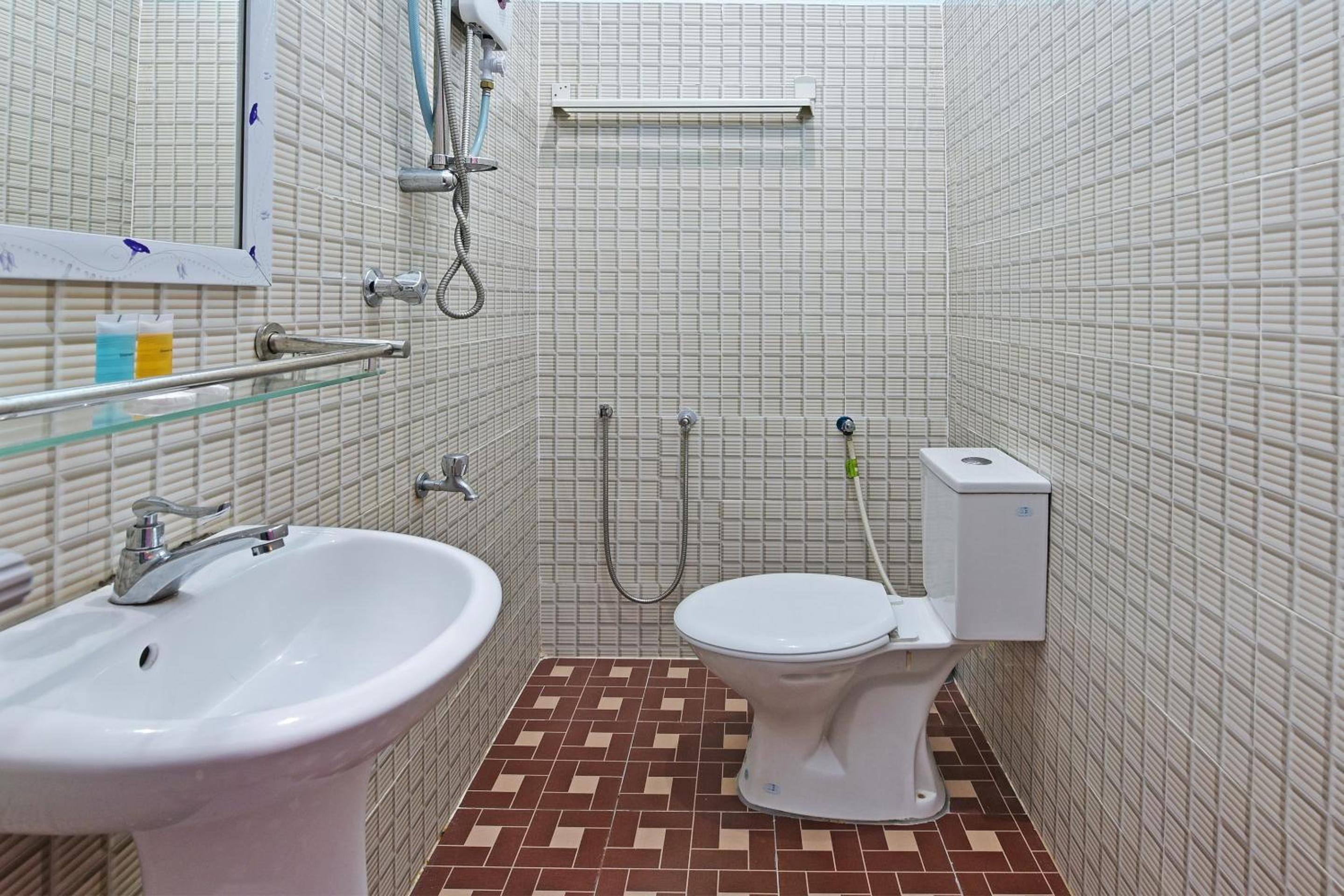 Deluxe Queen Room - Photo 6