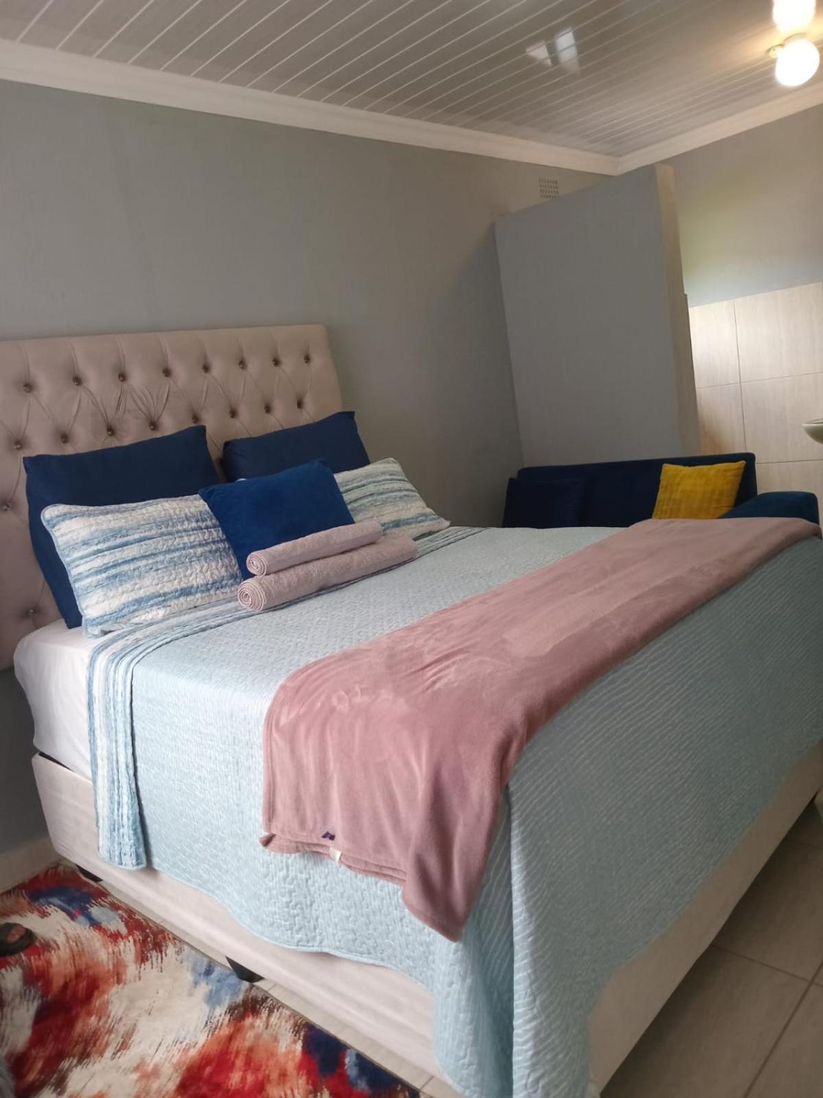 Deluxe Double Room with Bath photo 1