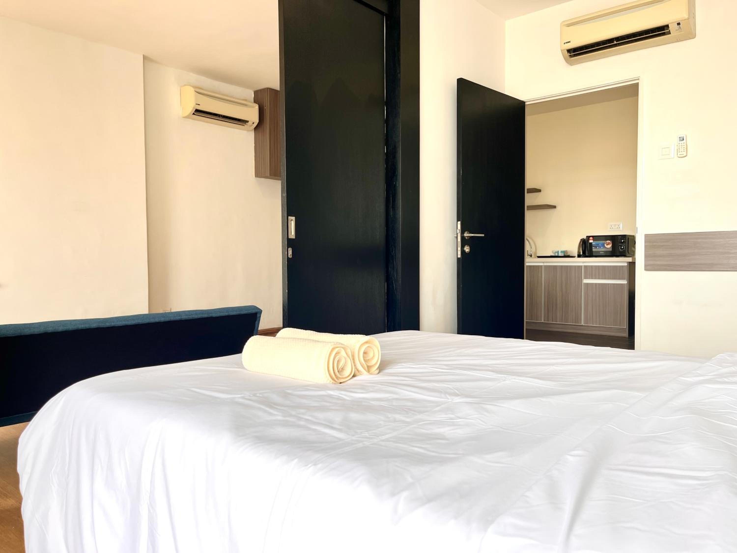Deluxe Double Room with Balcony photo 1