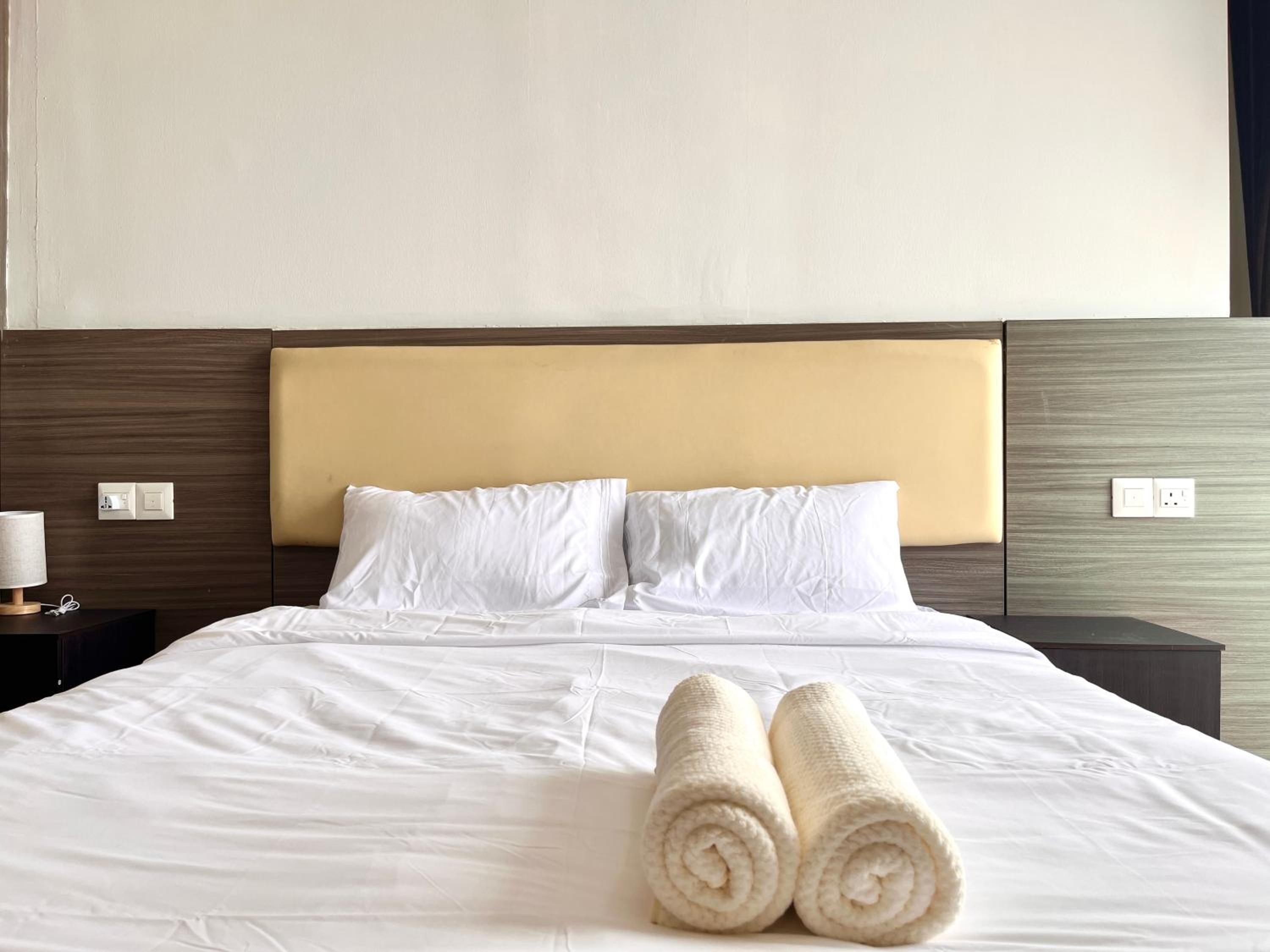 Deluxe Double Room with Balcony photo 2