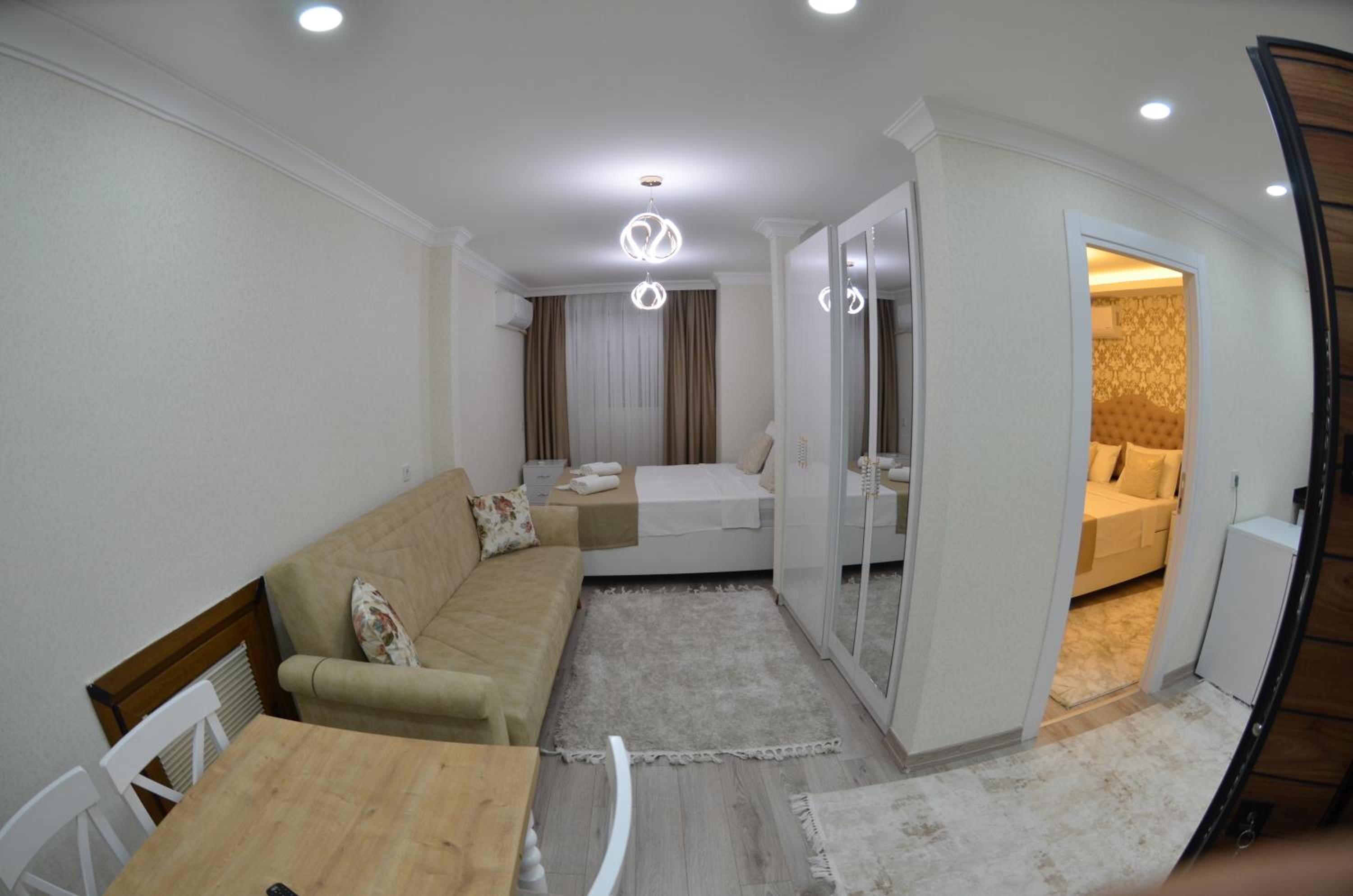 Deluxe Family Room photo 2