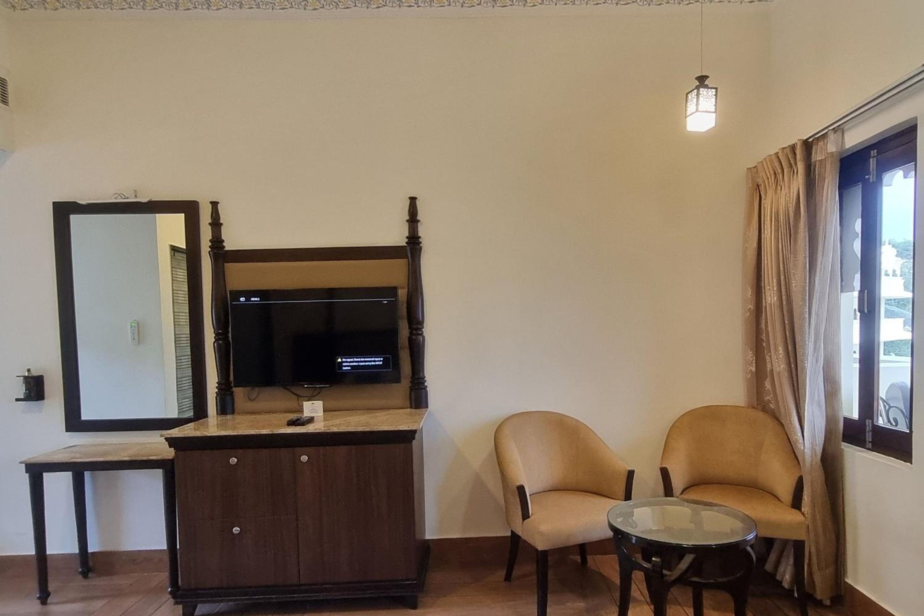 Deluxe King Room photo 2