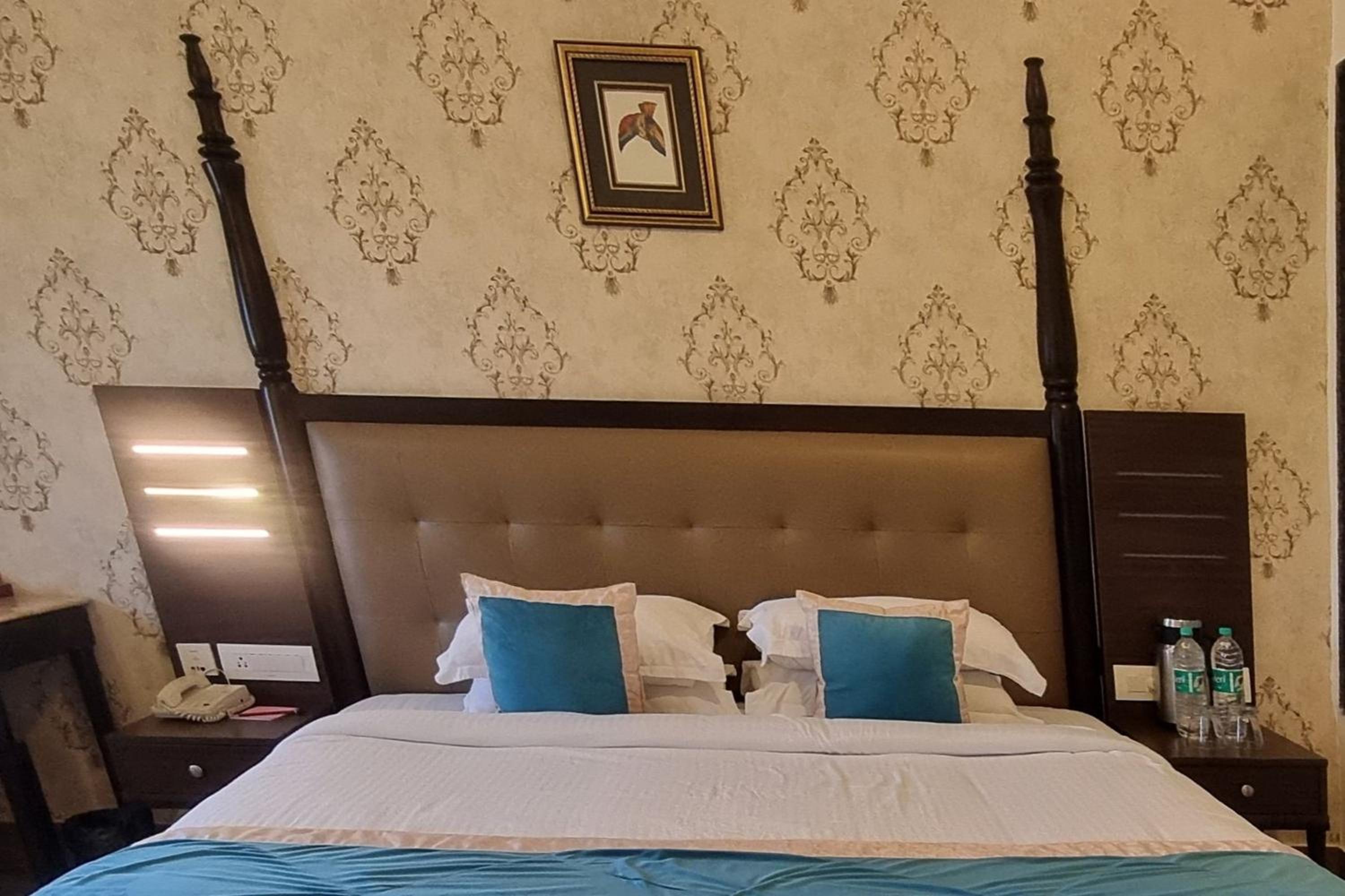 Deluxe King Room photo 3