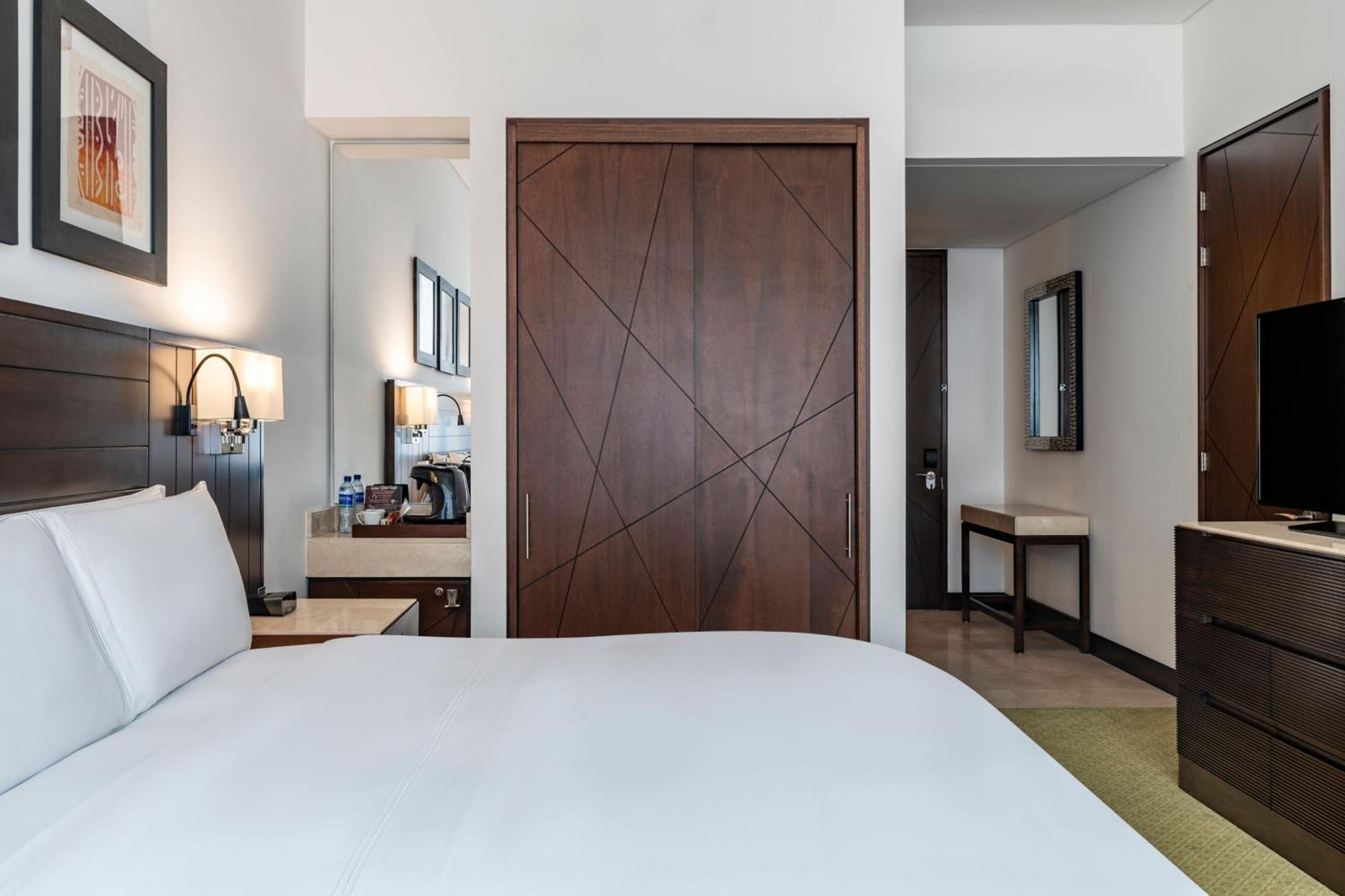 Deluxe Guest room, 1 King Bed   photo 3