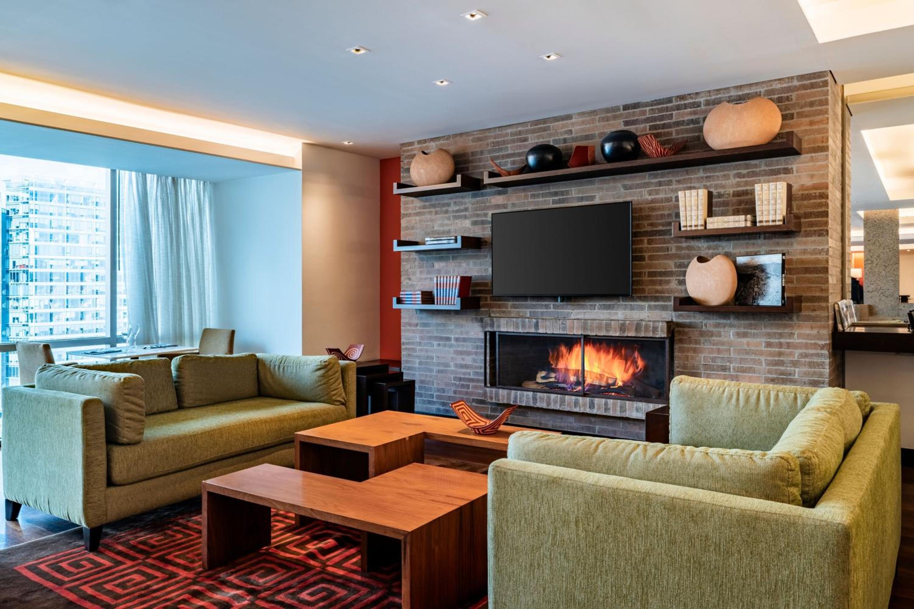 One-Bedroom Suite with Lounge Access photo 3