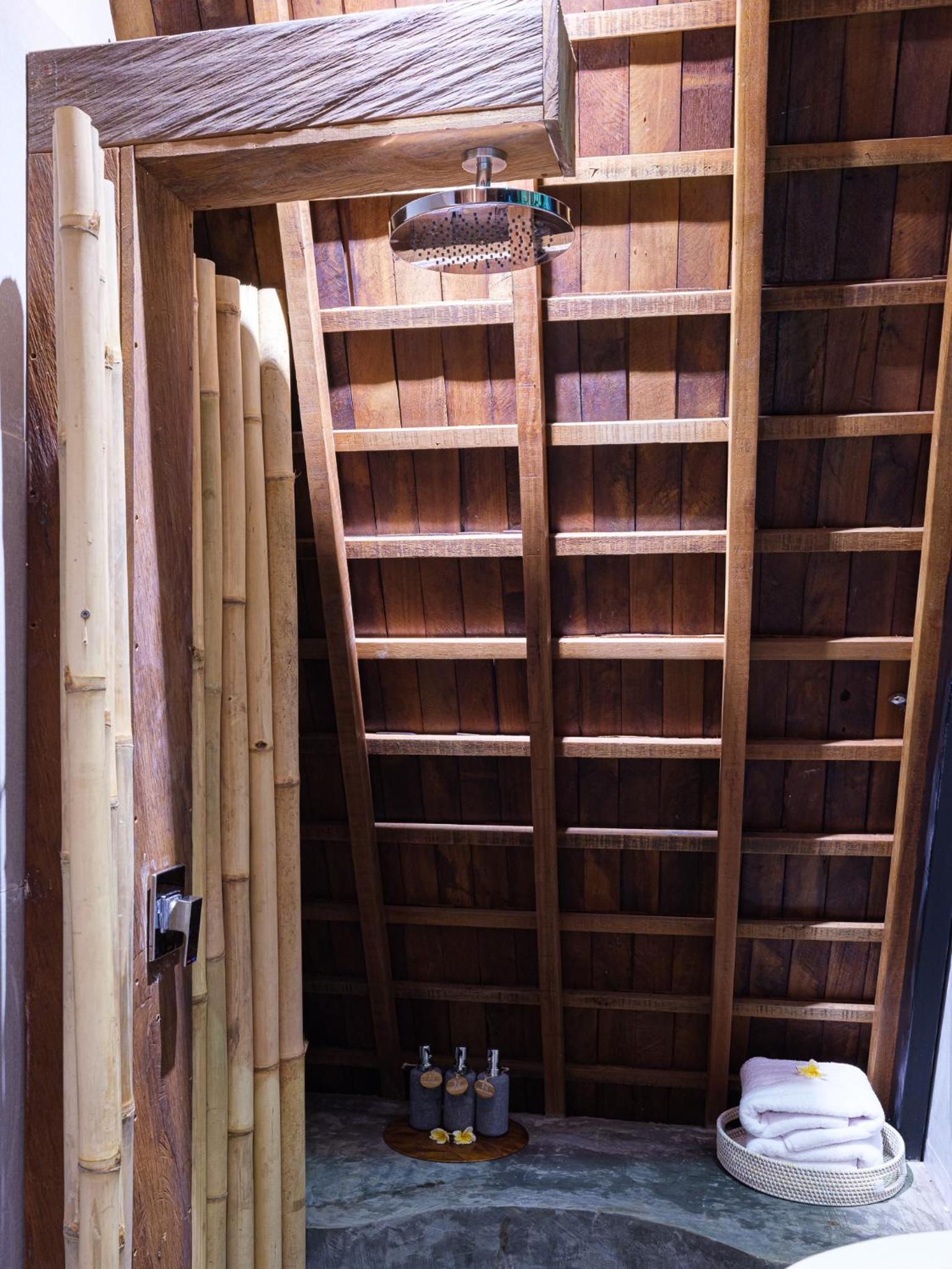 Deluxe Glamping Cabin - Photo 4