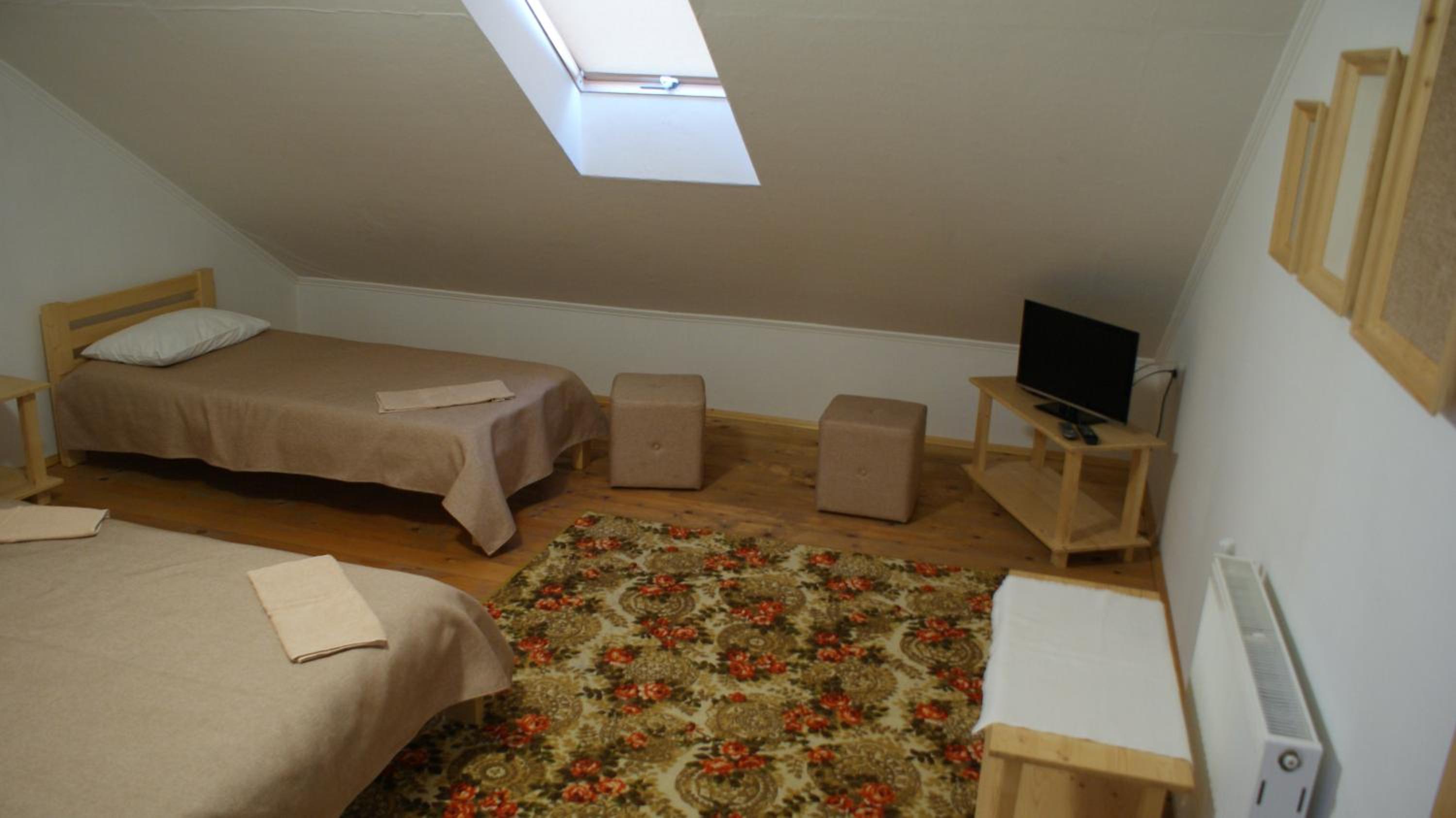 Quadruple Room with Shared Bathroom photo 2