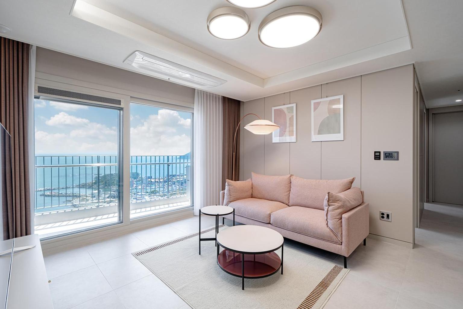 Family Three Room Ocean - Photo 10