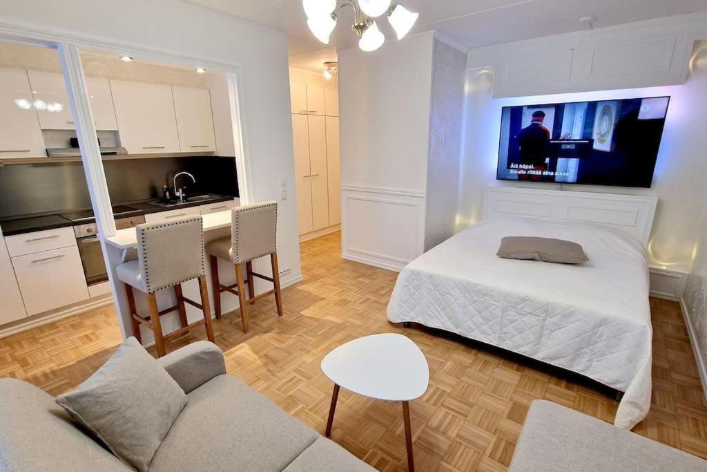 One-Bedroom Apartment photo 1
