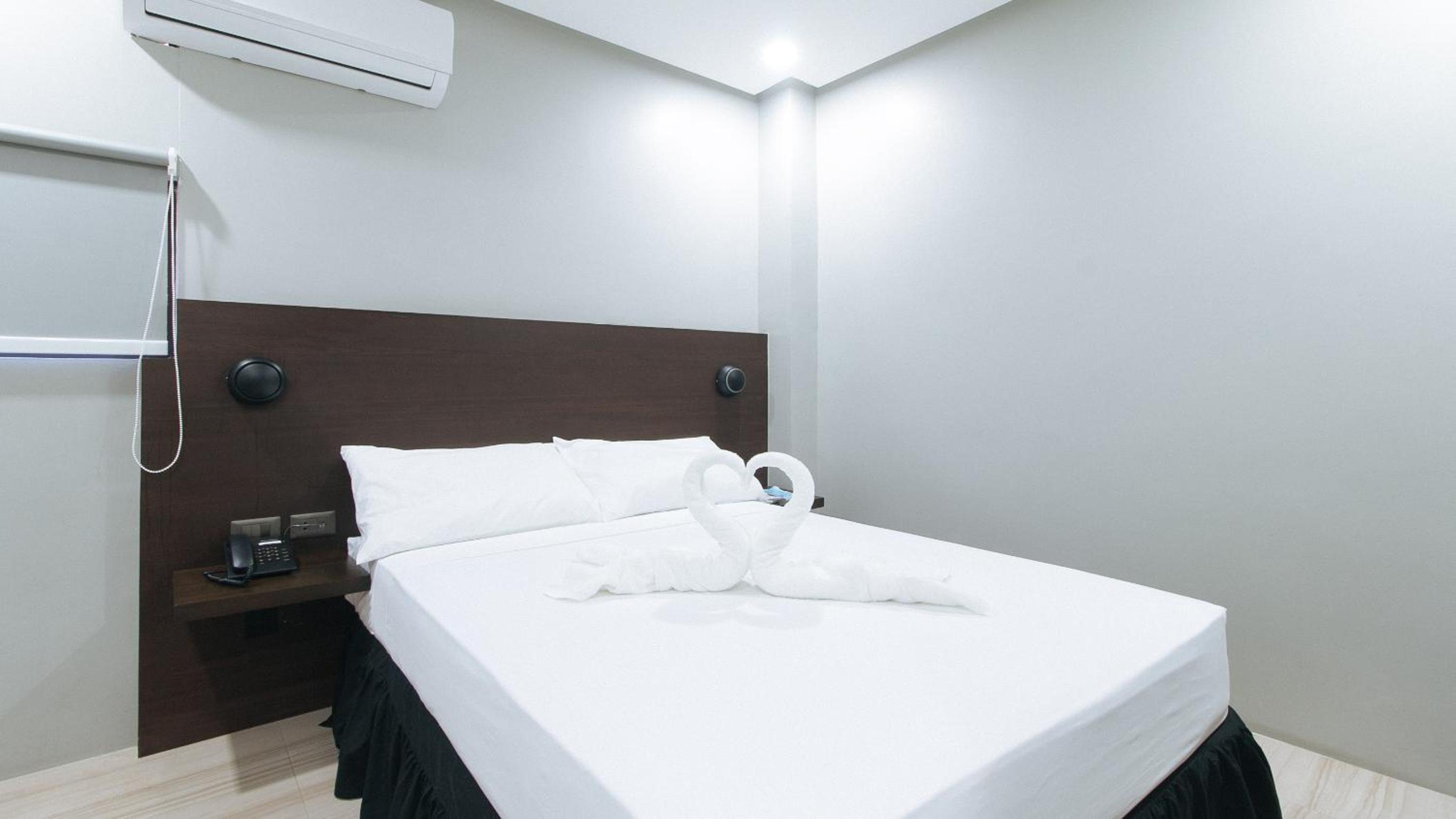 Deluxe Room - Photo 14