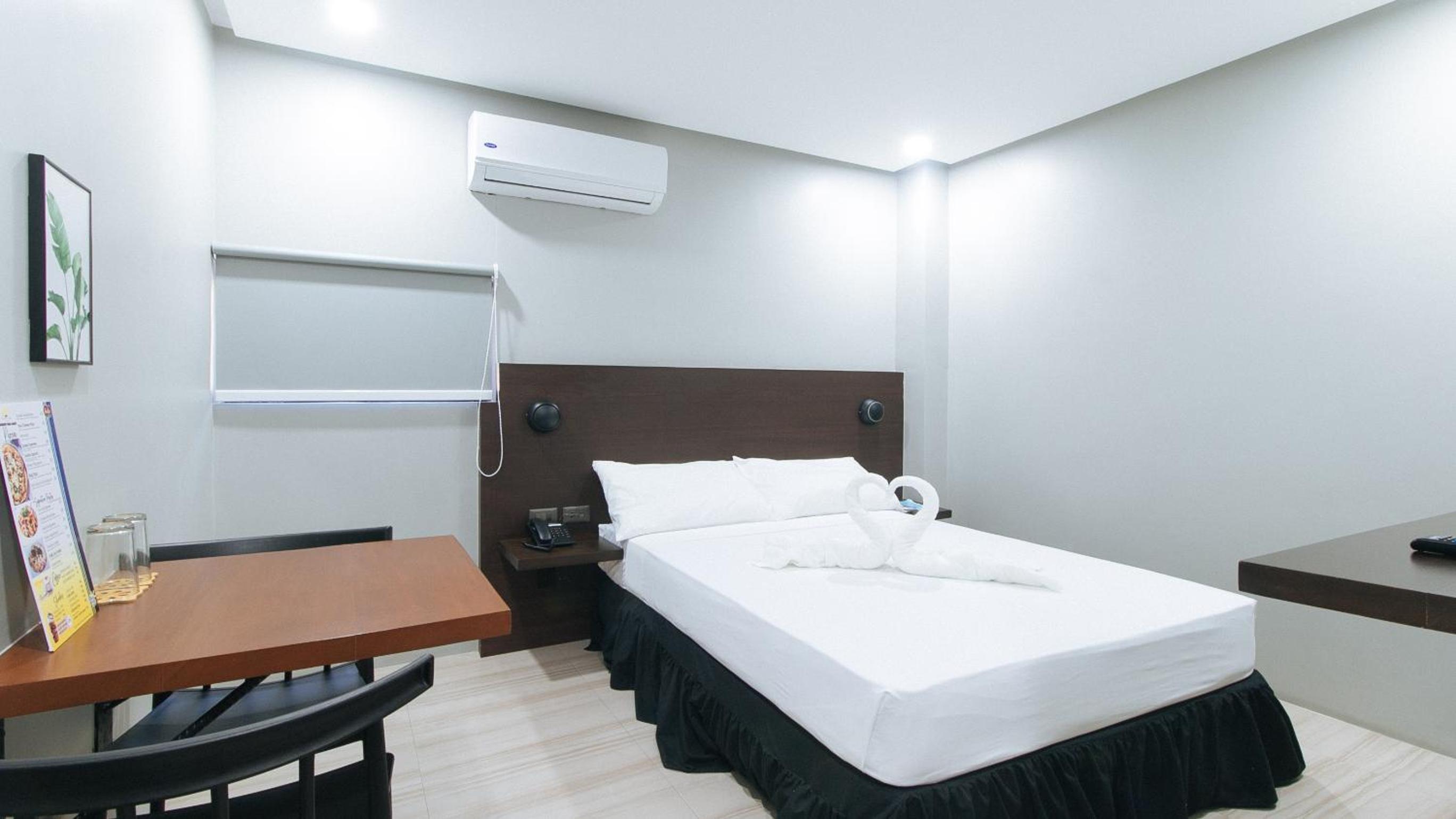 Deluxe Room - Photo 12