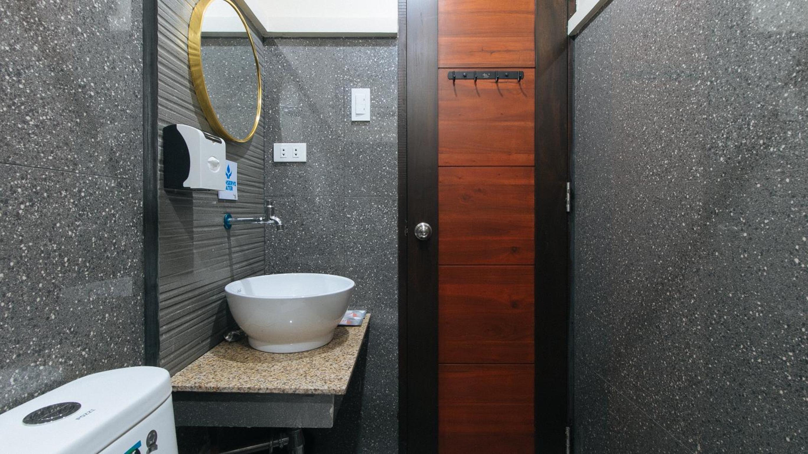 Deluxe Room - Photo 10