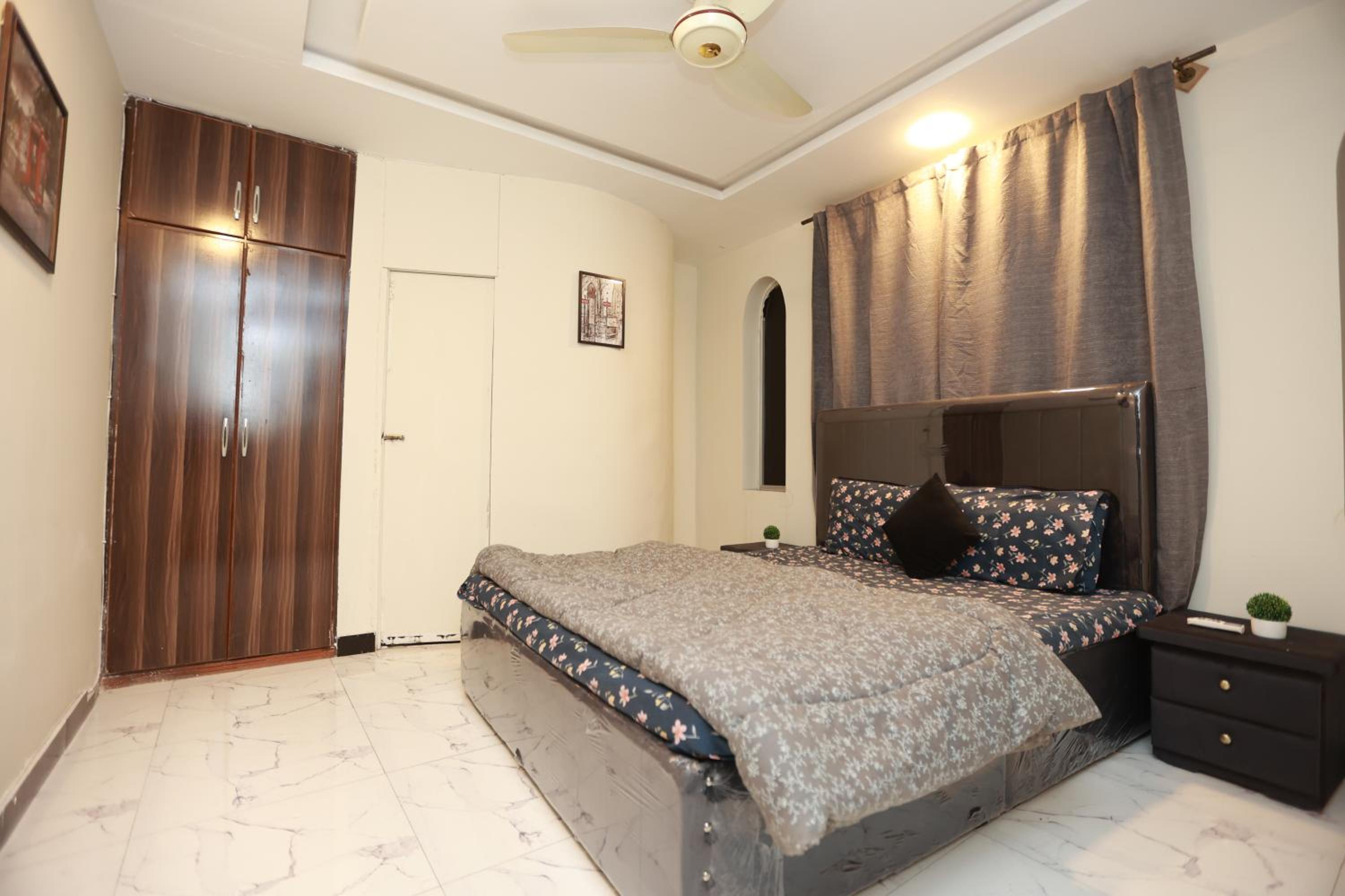 One-Bedroom Standard Apartment photo 2