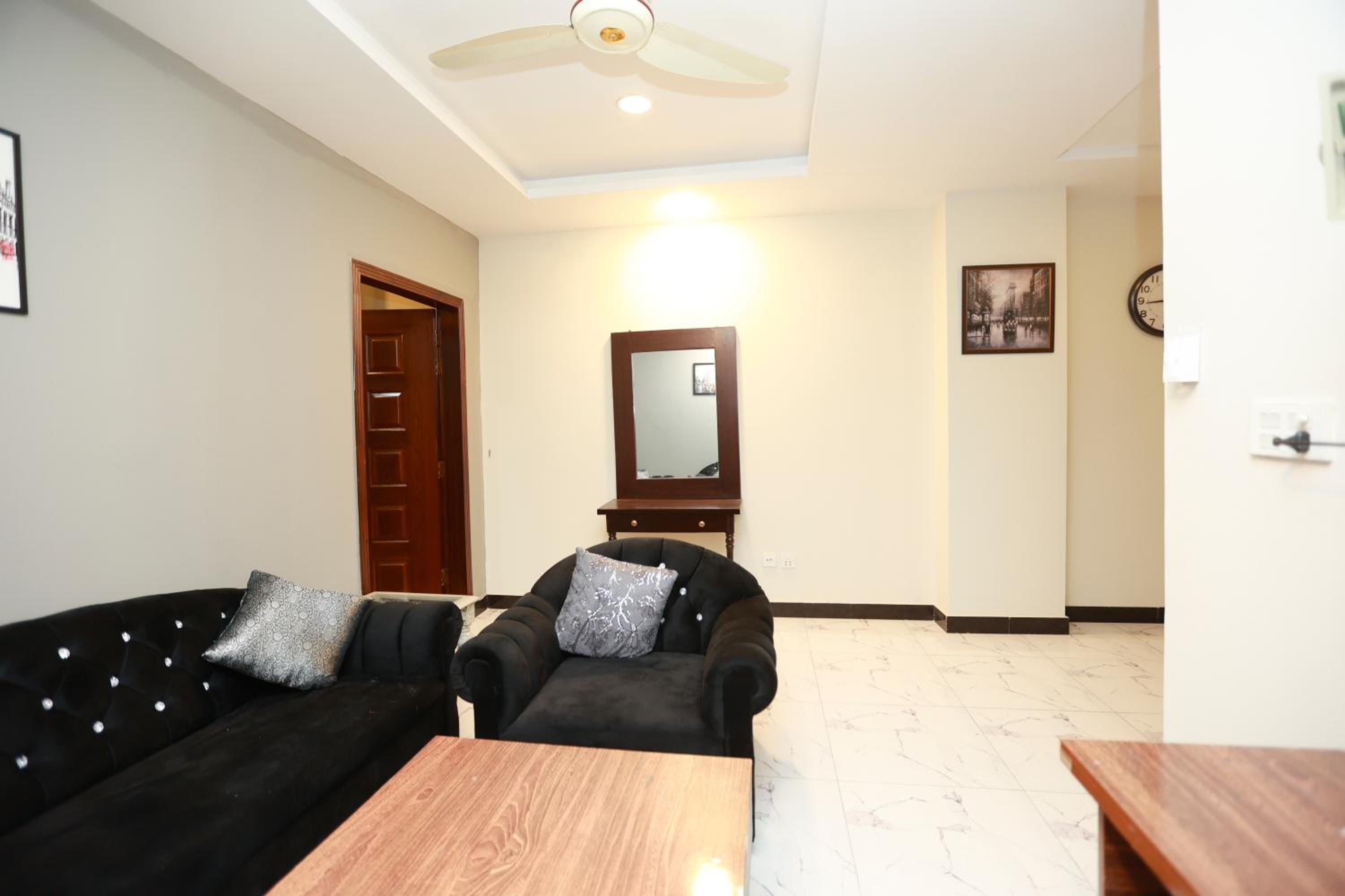 One-Bedroom Standard Apartment photo 3
