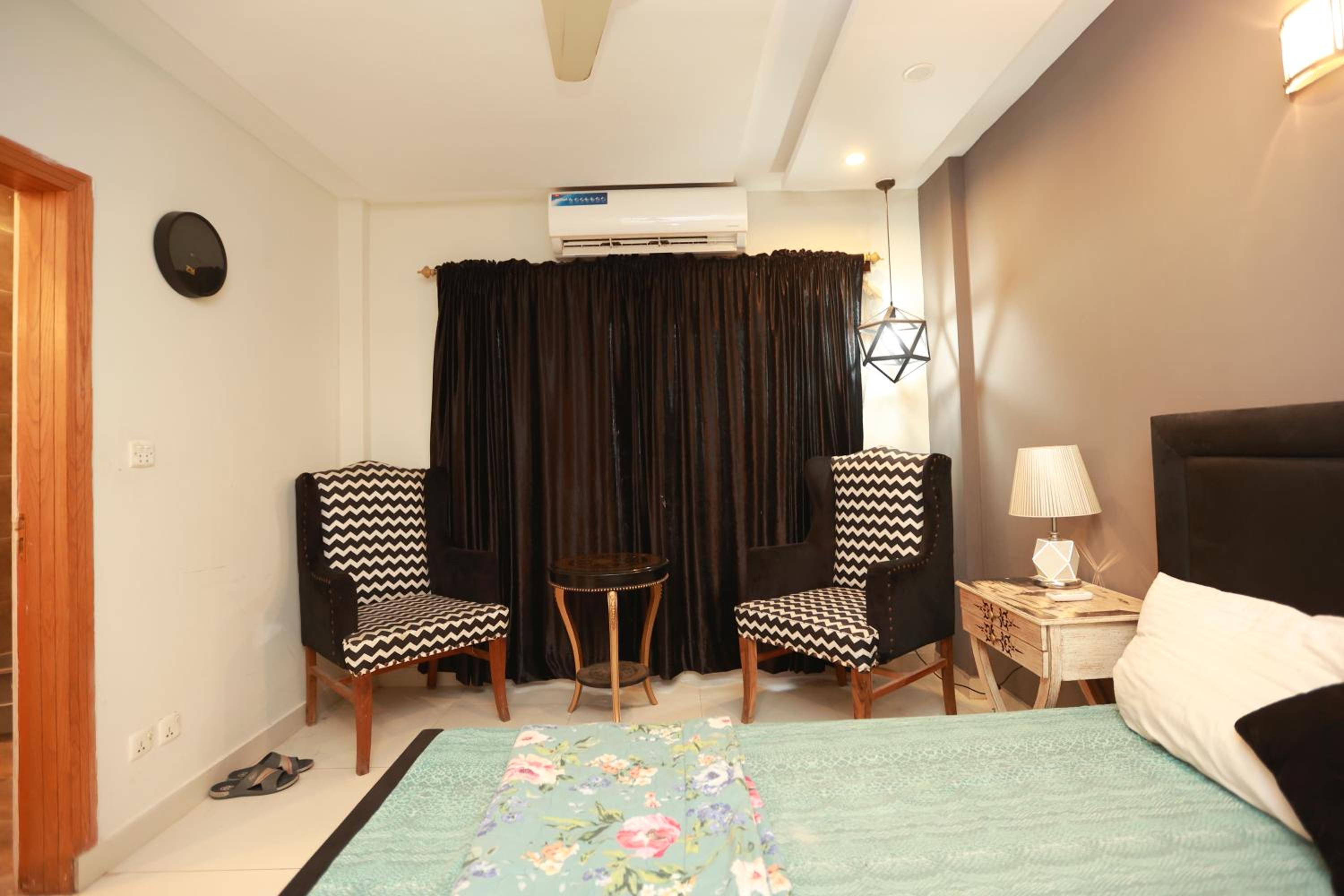 Family Two-Bedroom Apartment with View photo 3