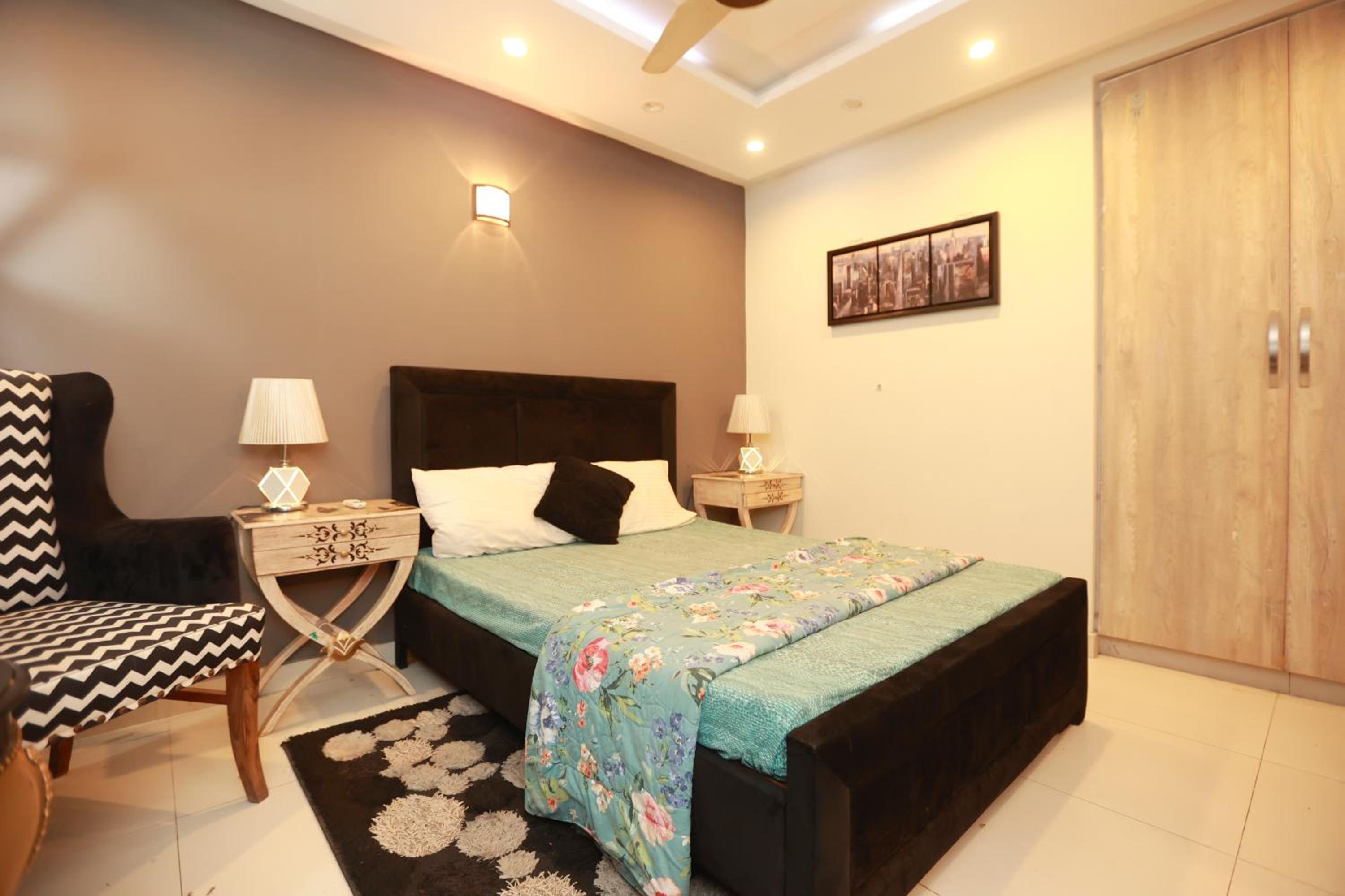 Family Two-Bedroom Apartment with View photo 2