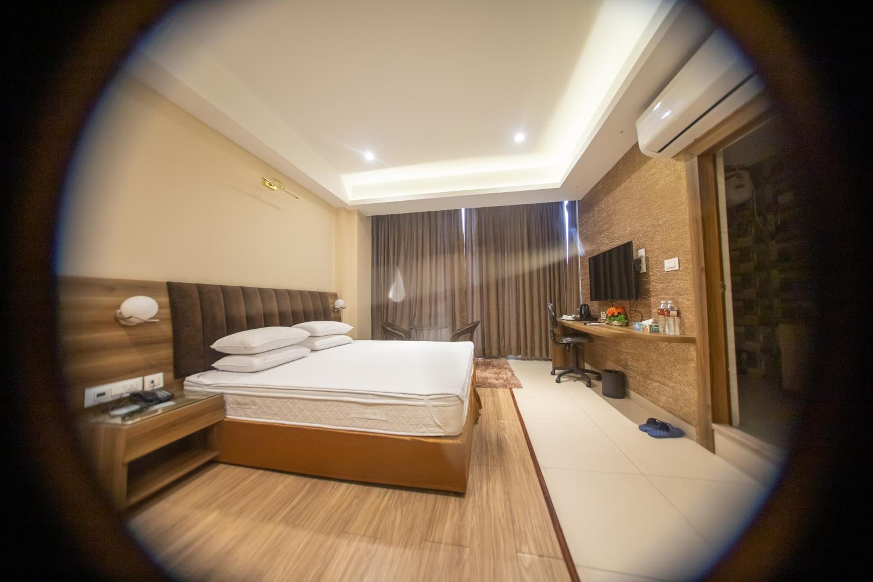 King Room With Balcony photo 2