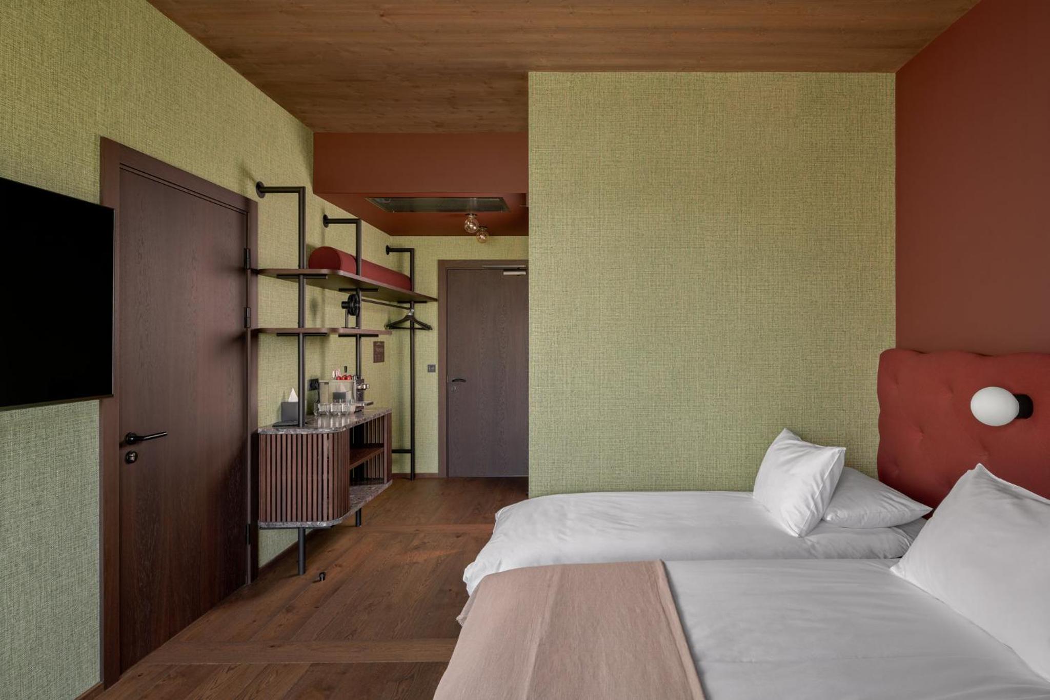 Double Room with Mountain View - Photo 3