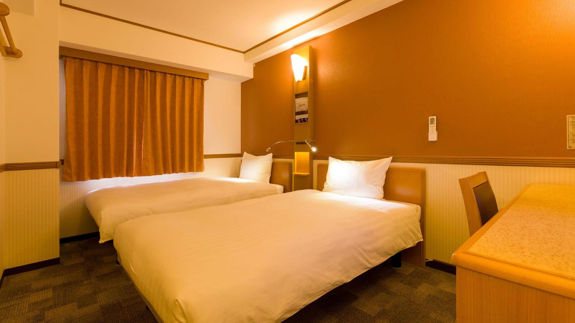 Twin Room - Smoking - Photo 8