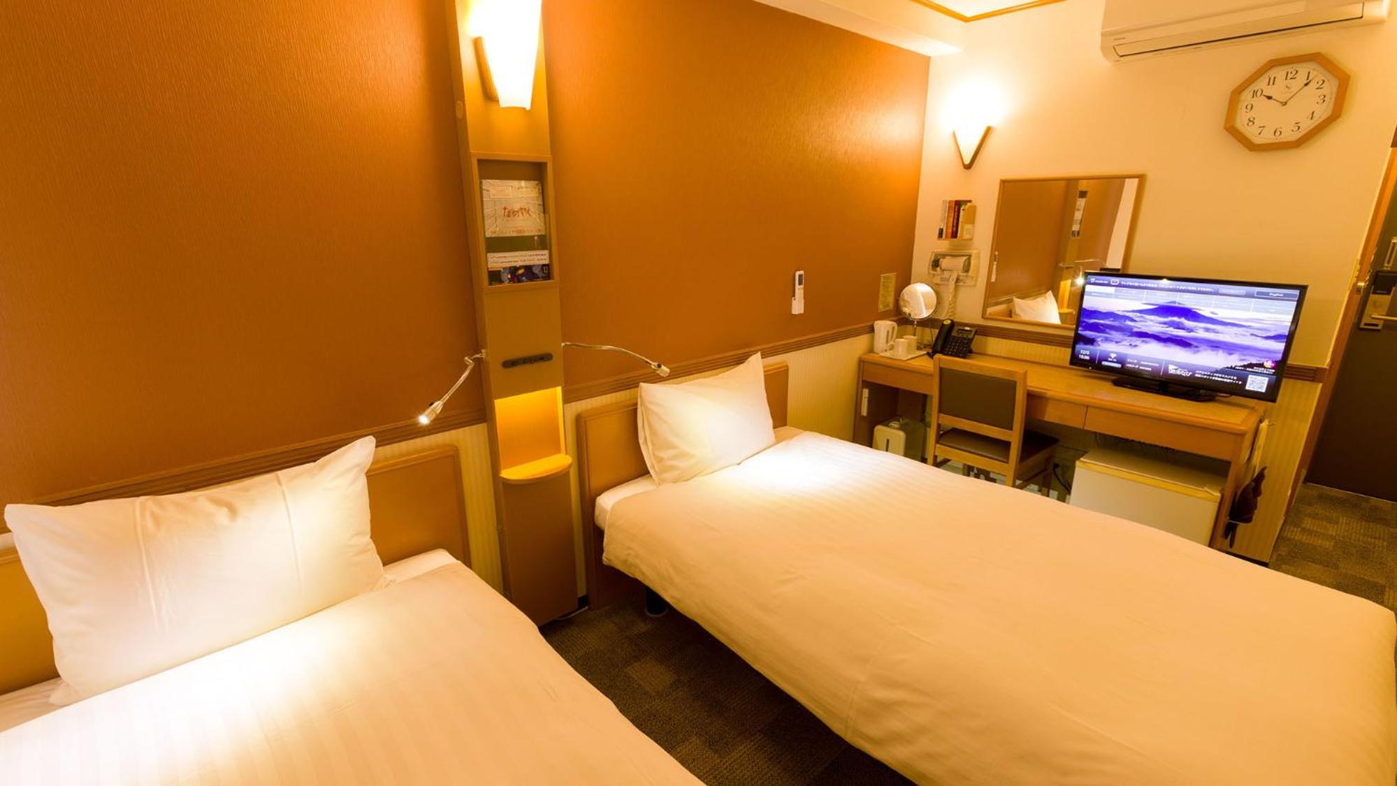 Twin Room - Smoking - Photo 6
