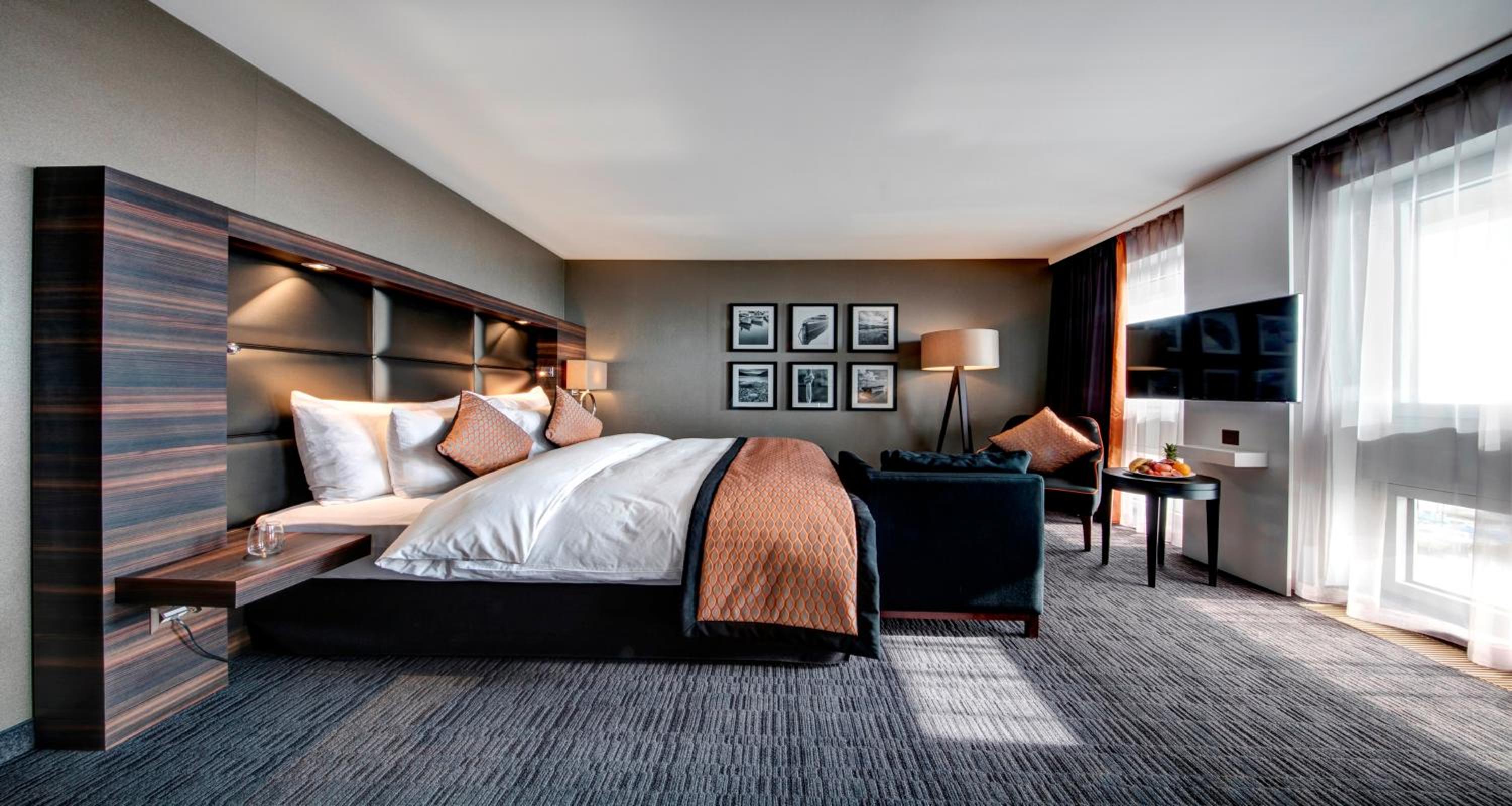 Superior Double Room with City View - Photo 5