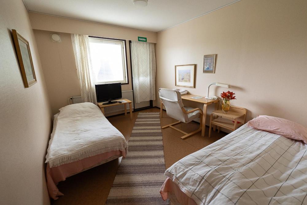 Deluxe Room (2 Adults + 1 Child) - Photo 3