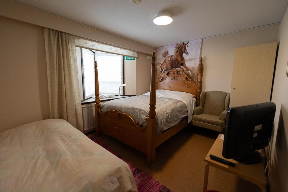 Deluxe Room (2 Adults + 1 Child) - Photo 1