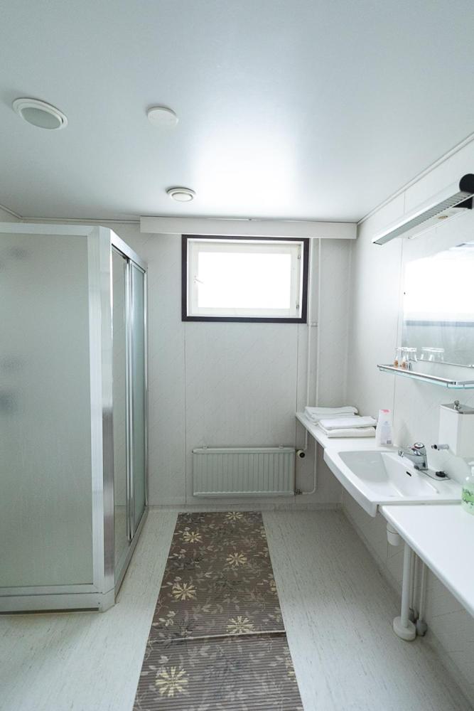 Family Room with Private Bathroom - Photo 5