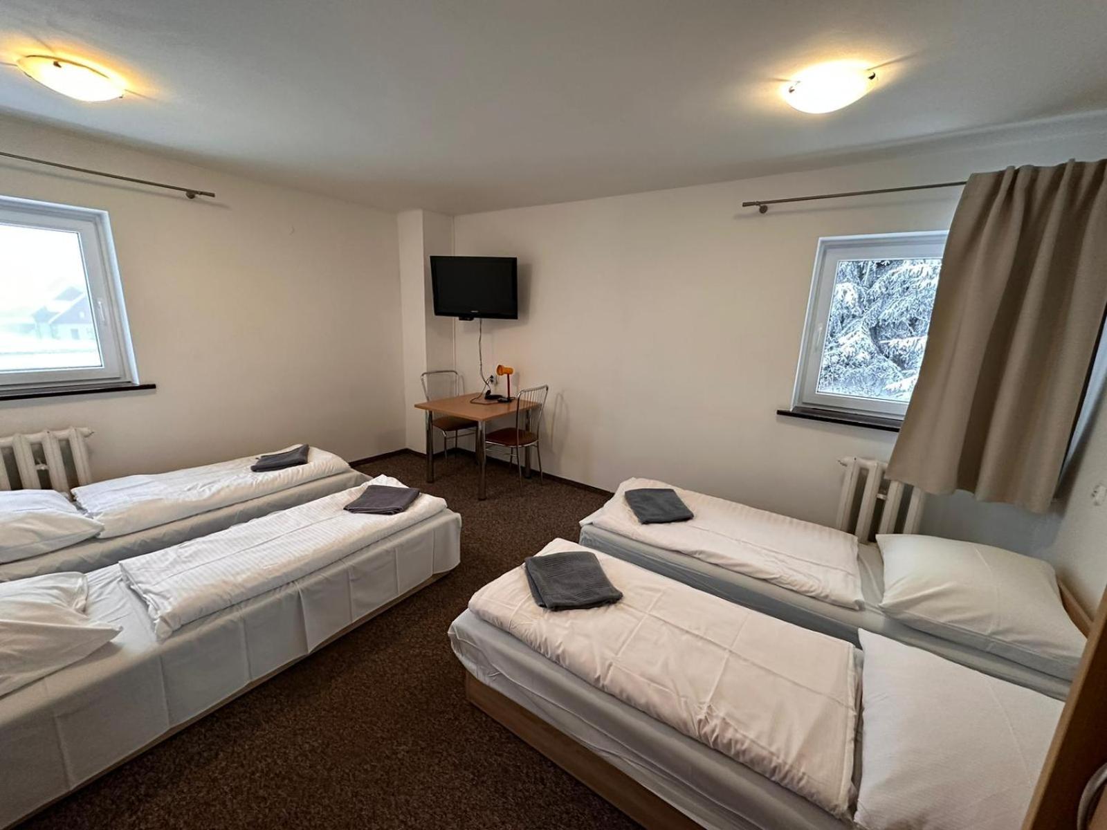 Quadruple Room with Shared Bathroom photo 3