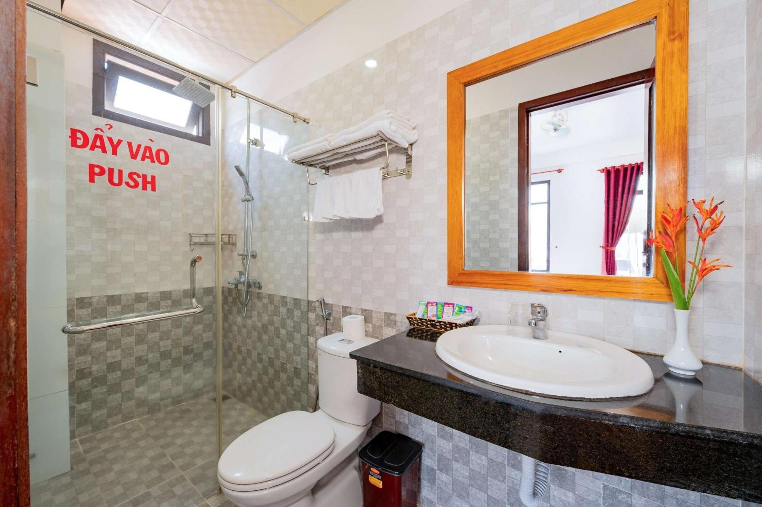 Triple Room with Private Bathroom photo 3