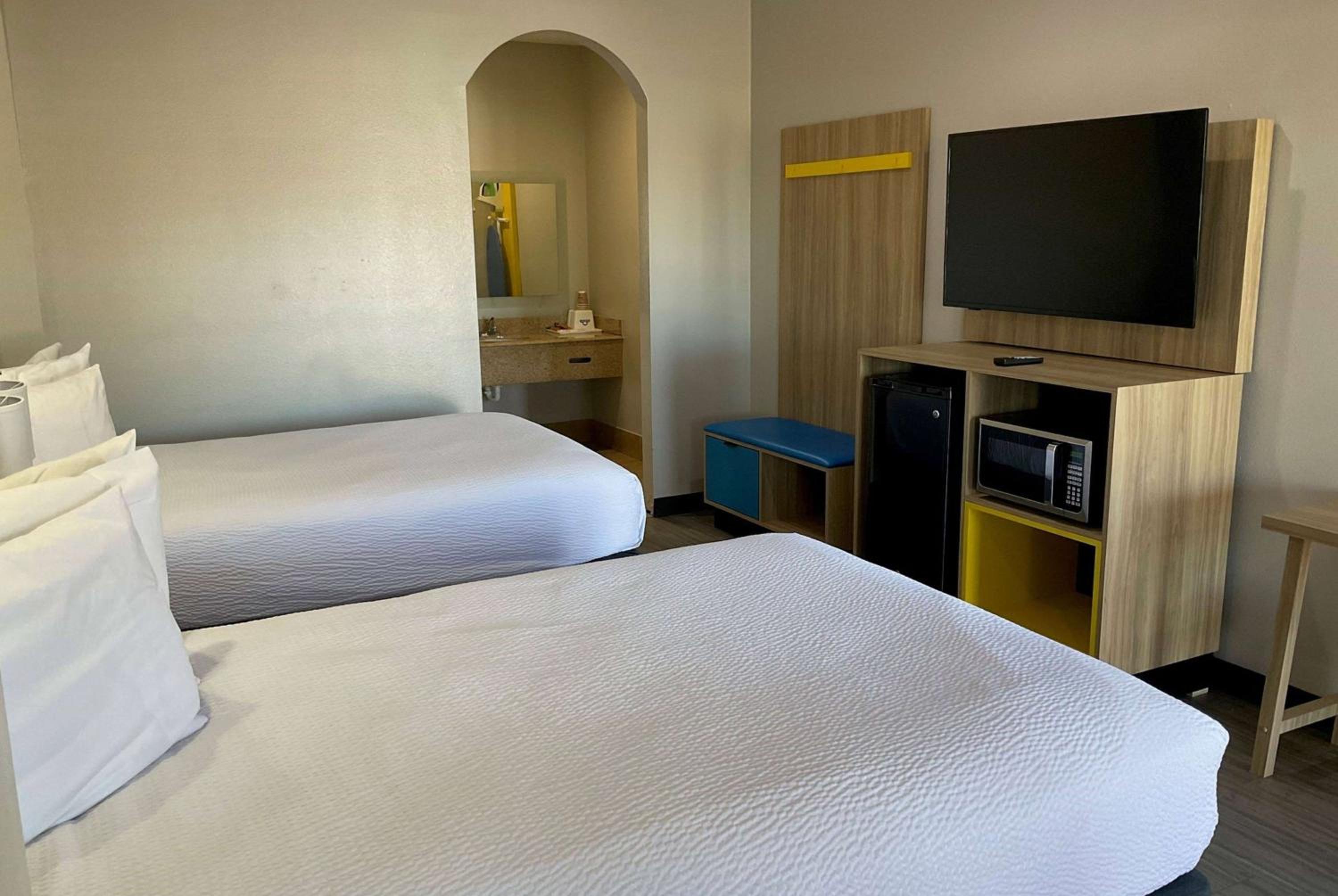 Double Room with Two Double Beds - Non-Smoking - Photo 1