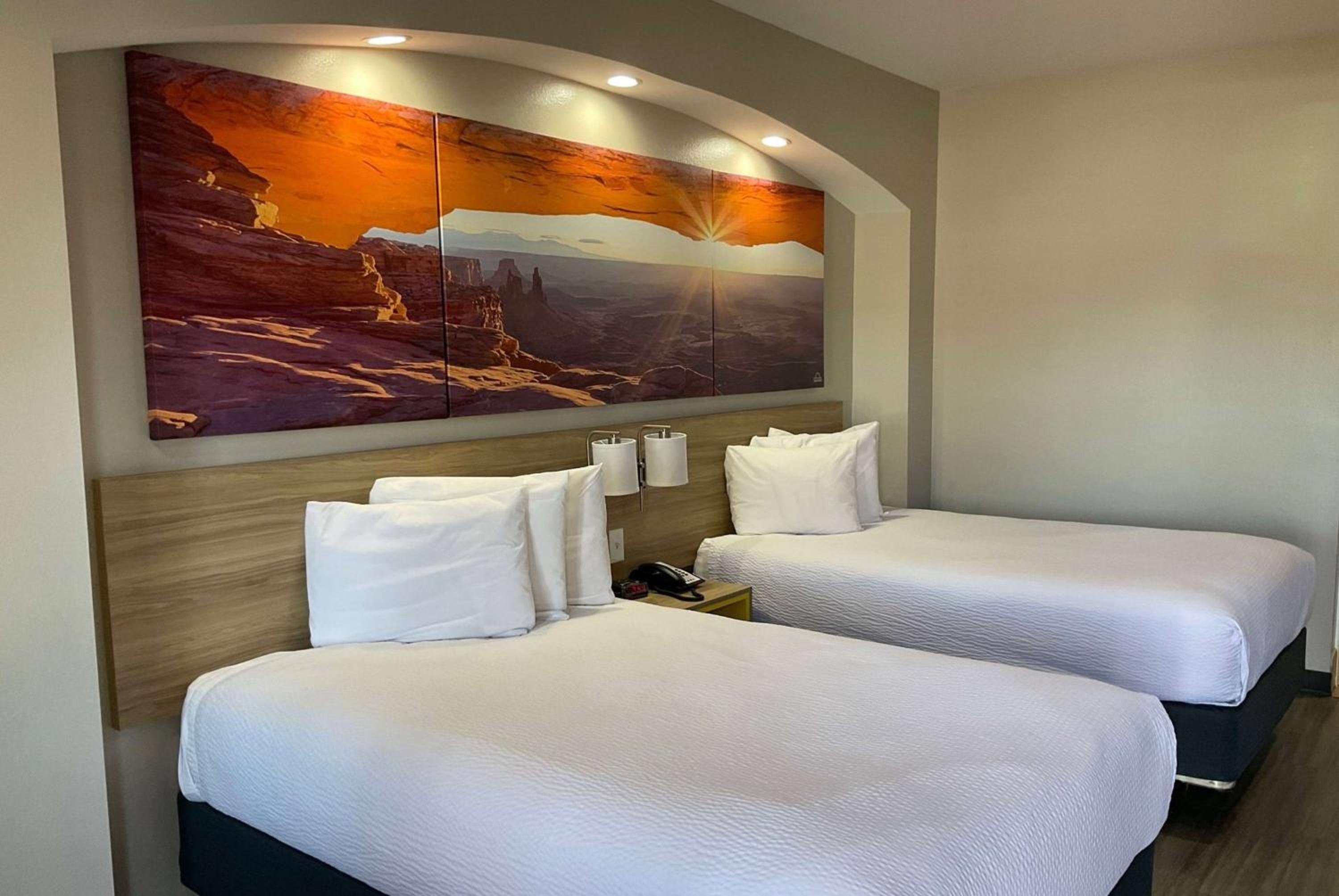 2 Double Beds, Mobility/Hearing Accessible Suite, Roll-In Shower, Non-Smoking - Photo 1