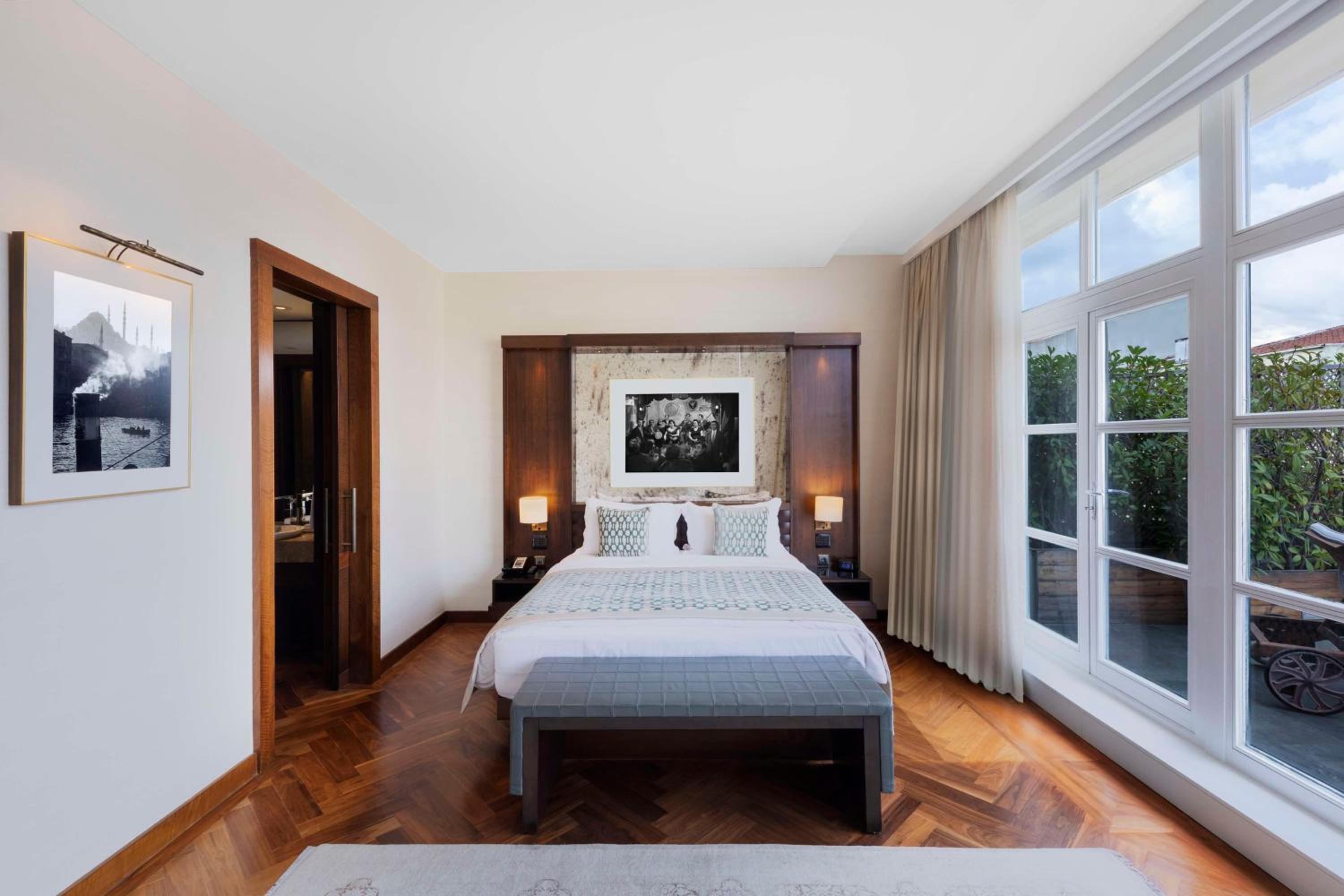 Executive Suite thumbnail 5