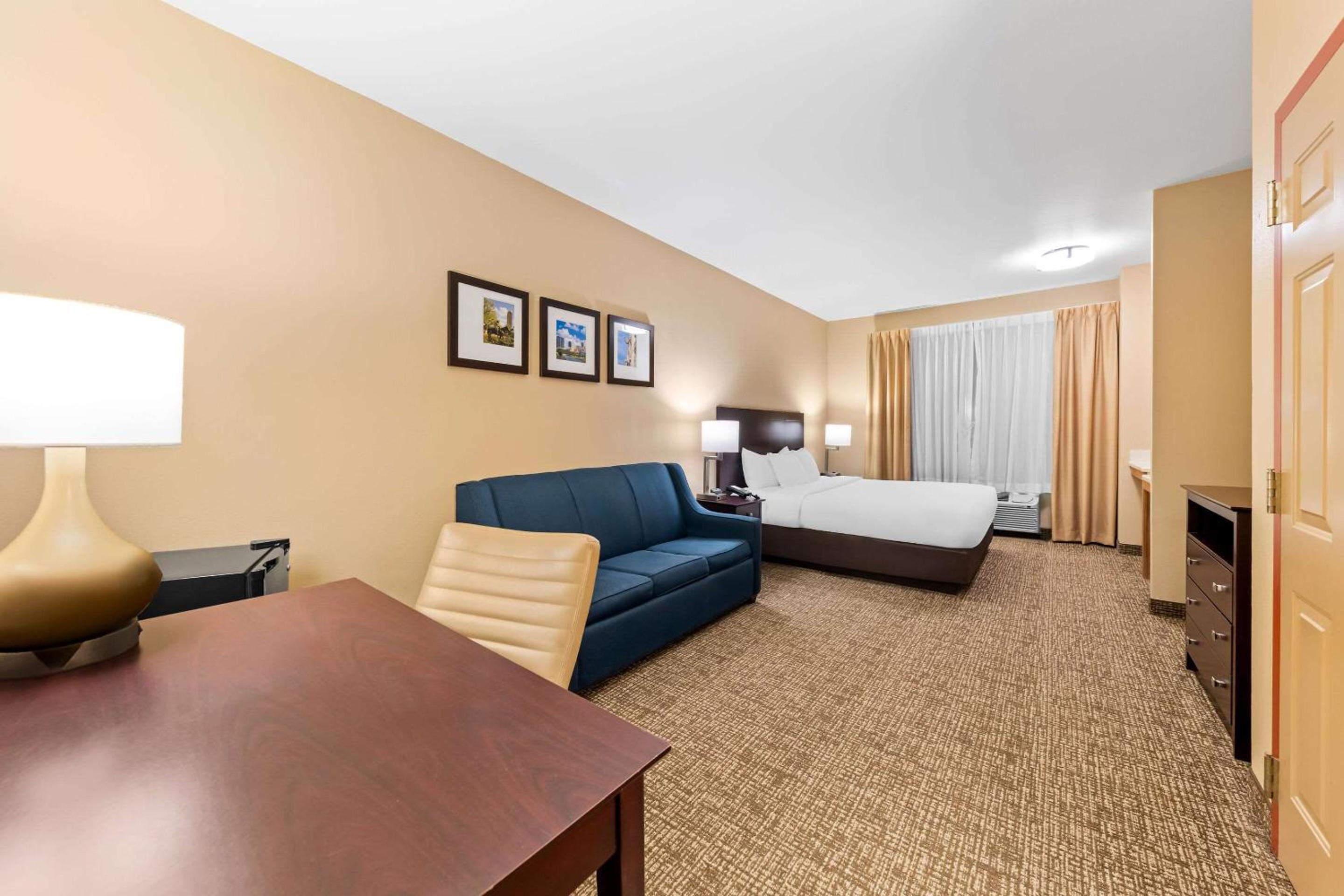 King Suite - Disability Access/Non-Smoking - Photo 1