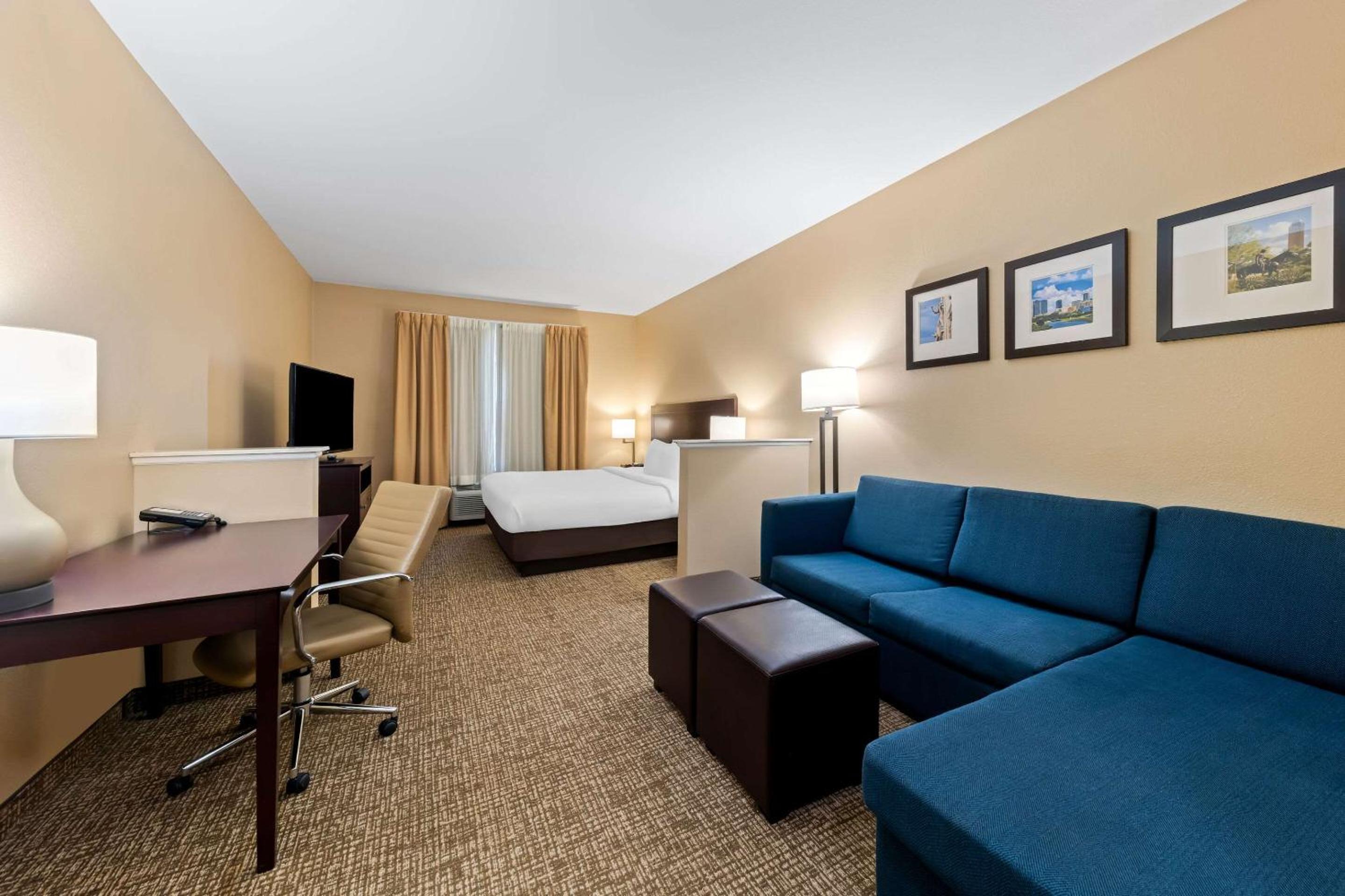 King Suite - Non-Smoking - Photo 1