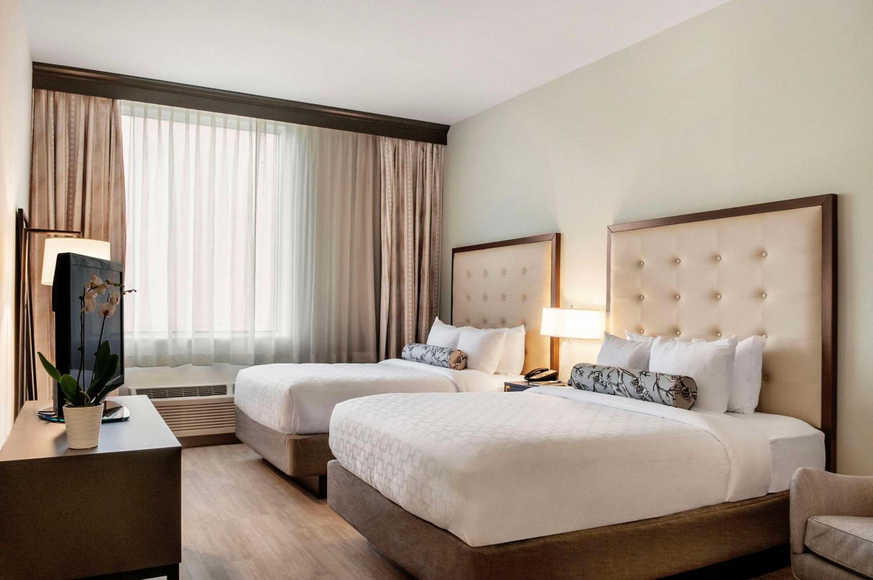 Queen Room with Two Queen Beds - Non-Smoking - Photo 1