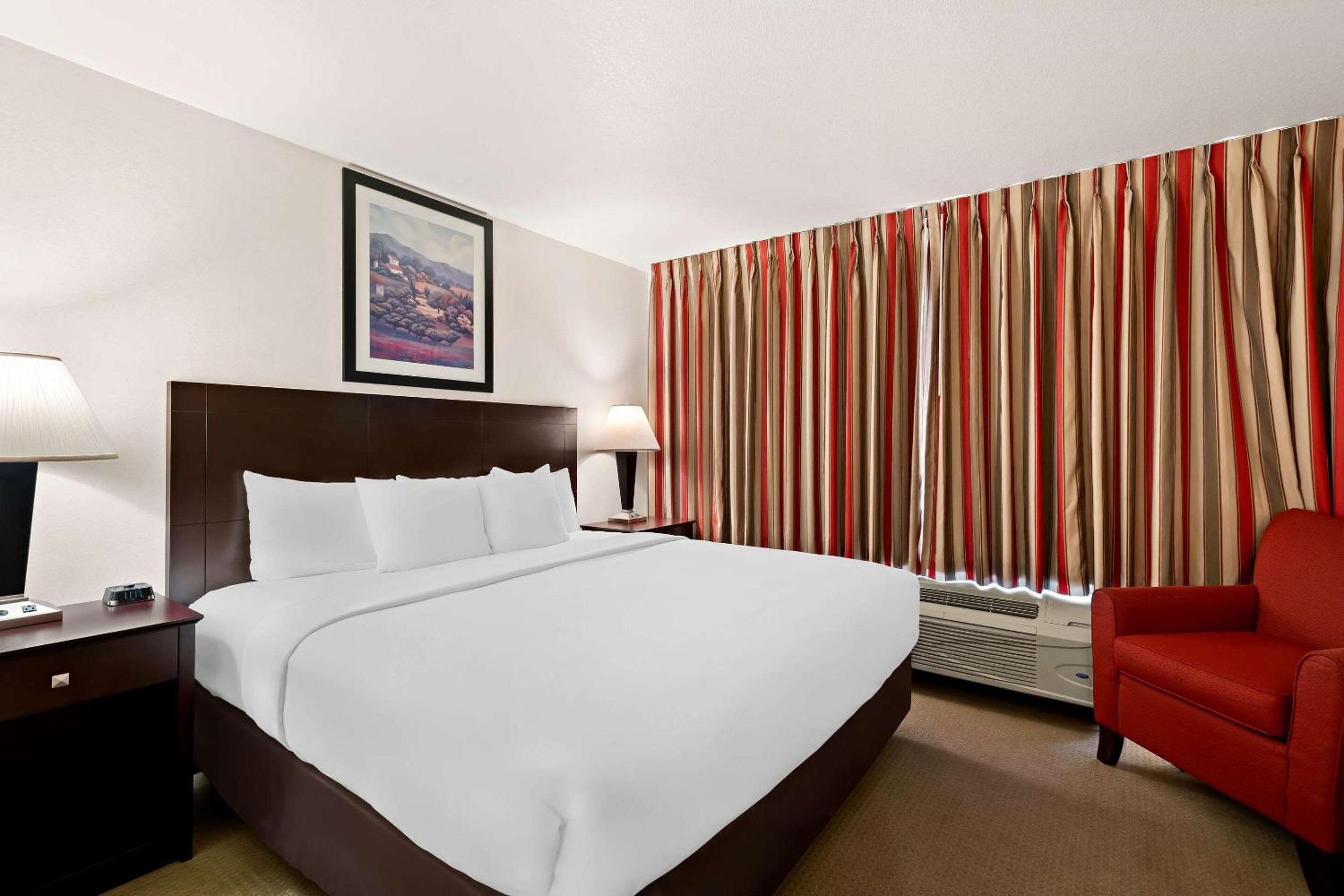 King Room/Disability Access - Non-Smoking - Photo 9