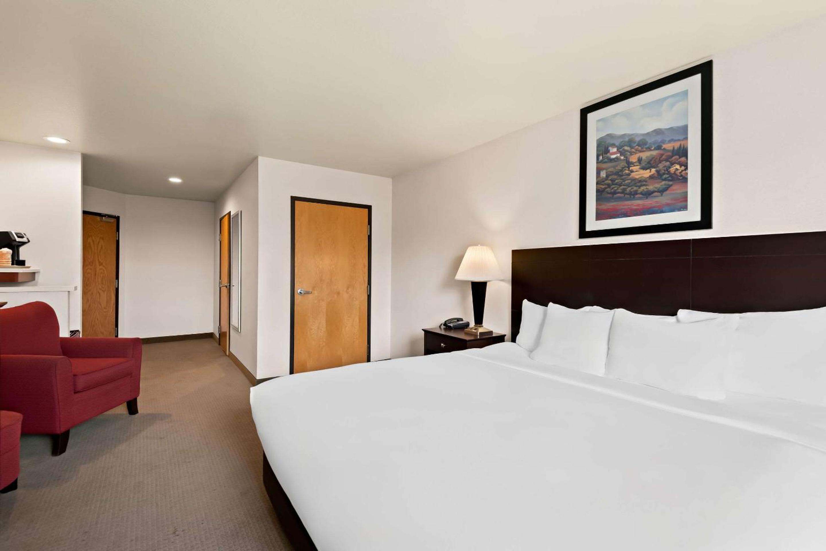 King Room/Disability Access - Non-Smoking - Photo 10