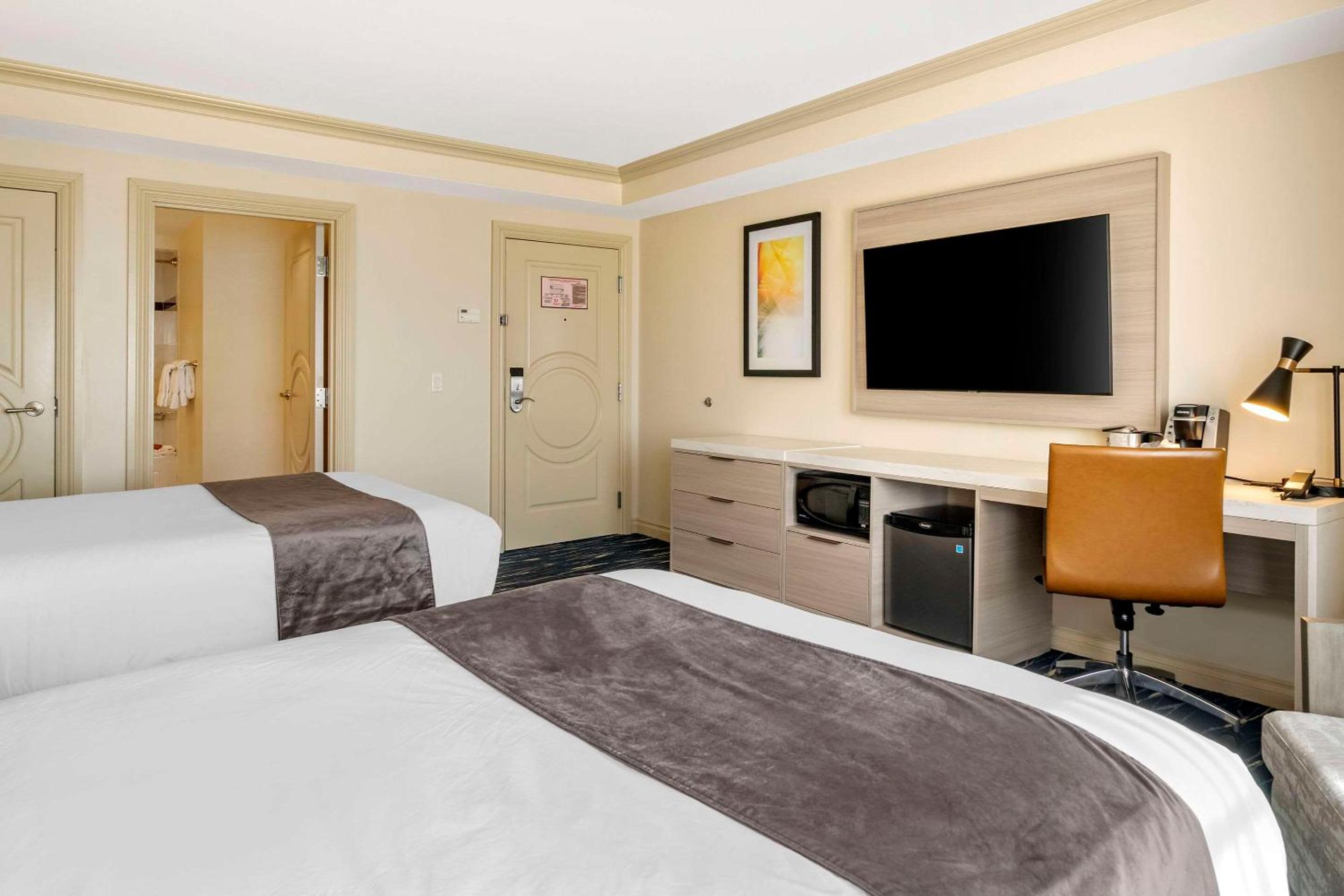 Double Room with Two Double Beds - Non-Smoking - Photo 4