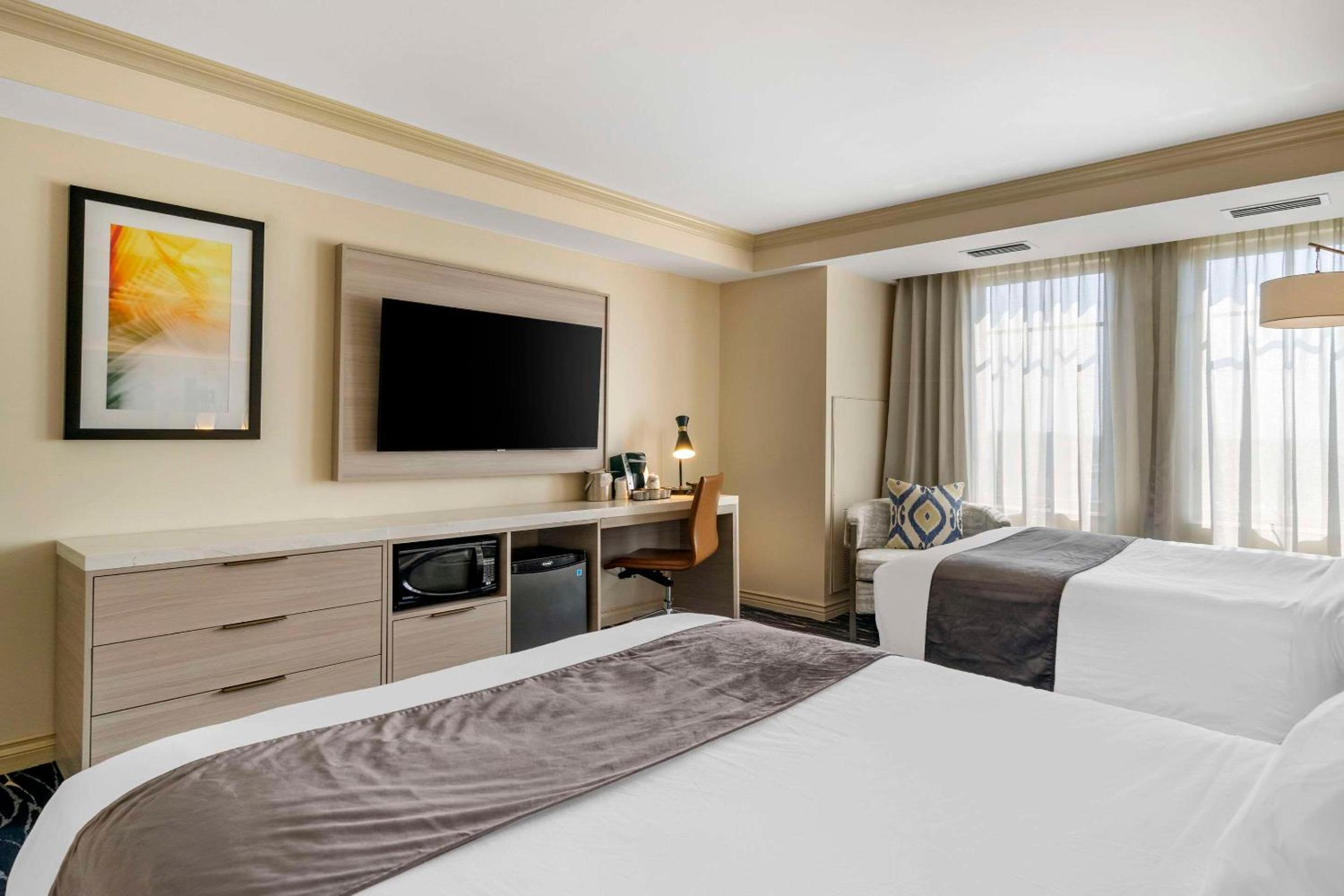 Double Room with Two Double Beds - Non-Smoking - Photo 3