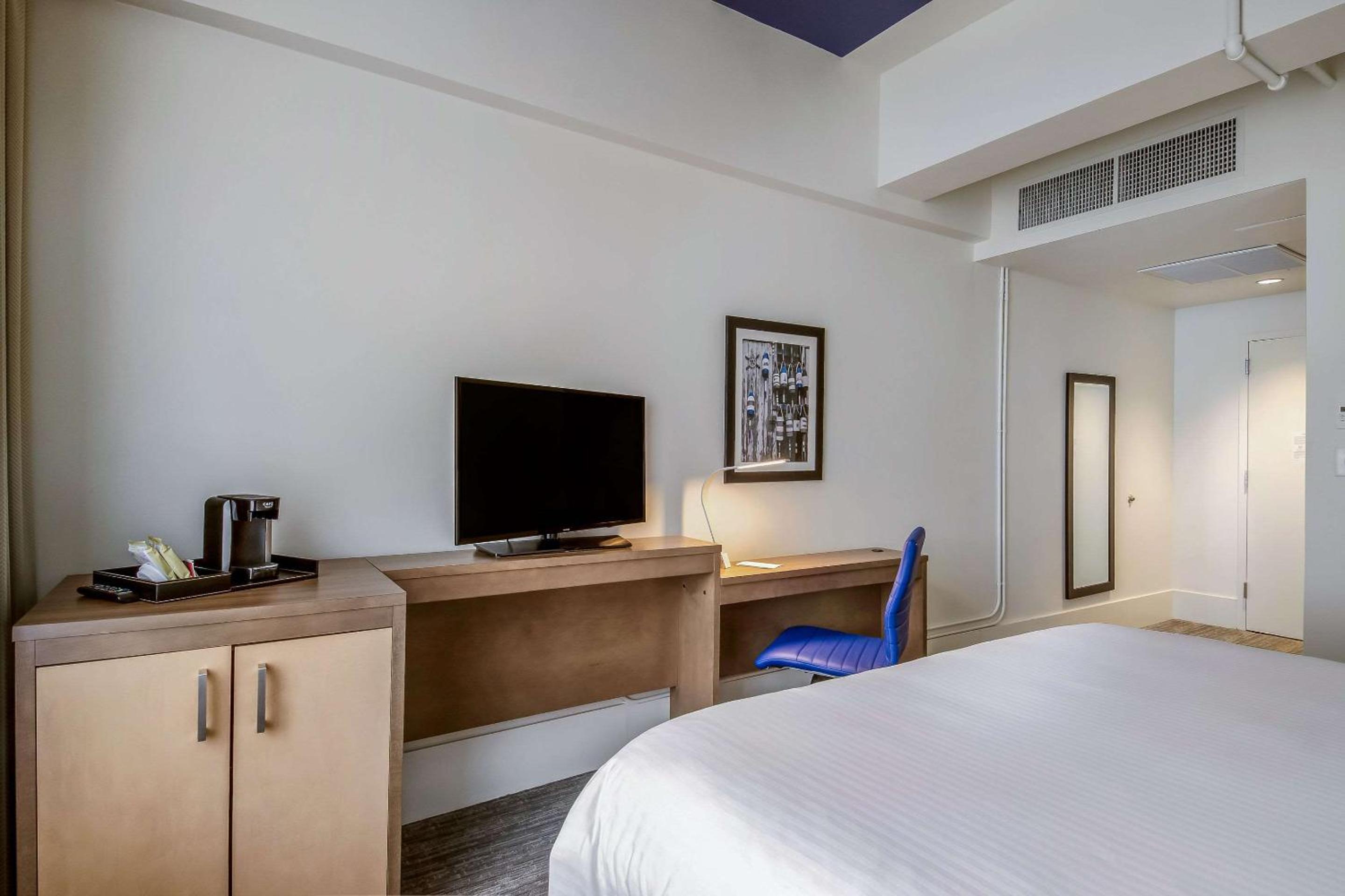 King Room - Non-Smoking photo 3