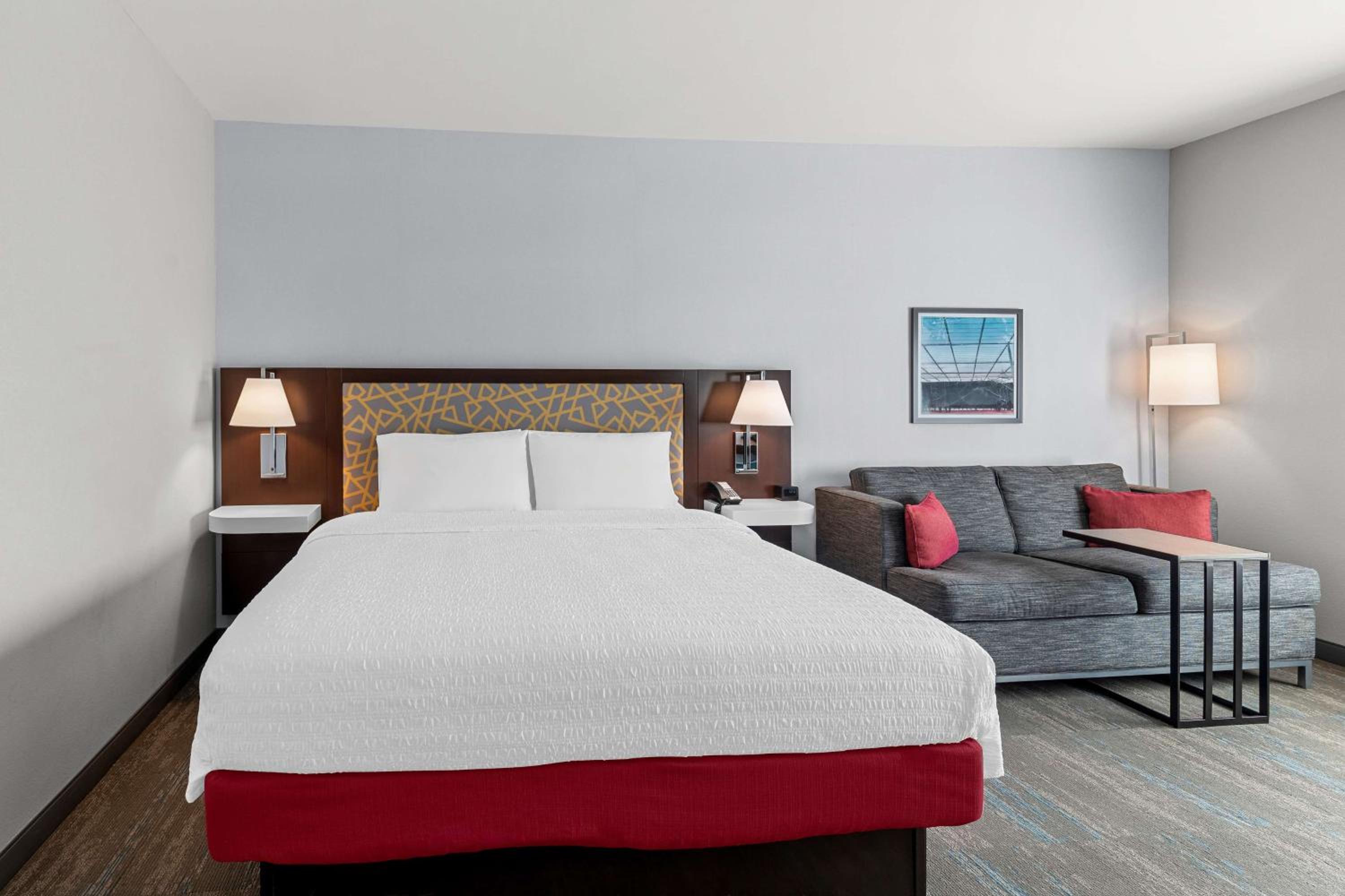 King Room with Sofa Bed - Non-Smoking - Photo 2