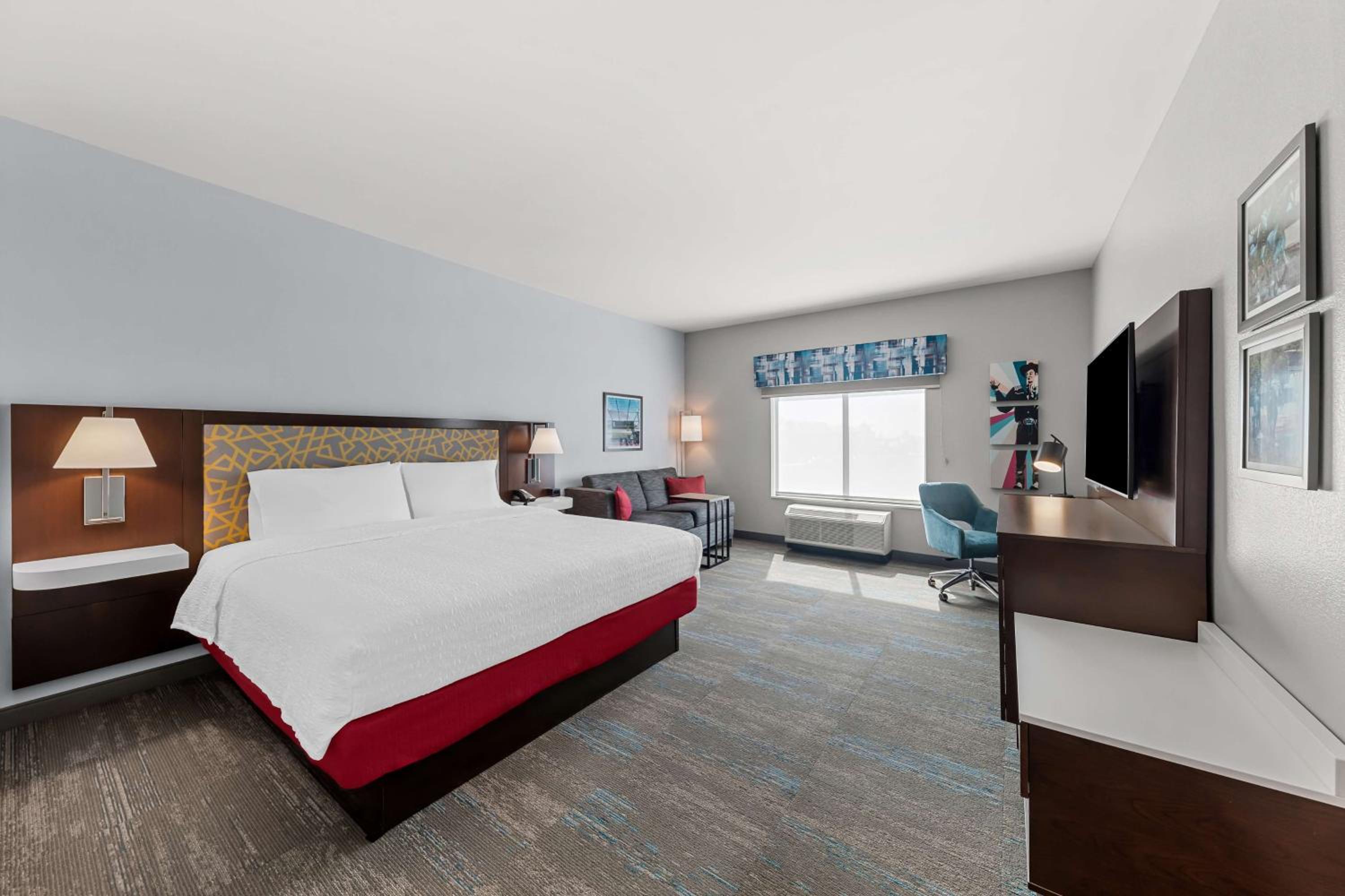 King Room with Sofa Bed - Non-Smoking - Photo 4
